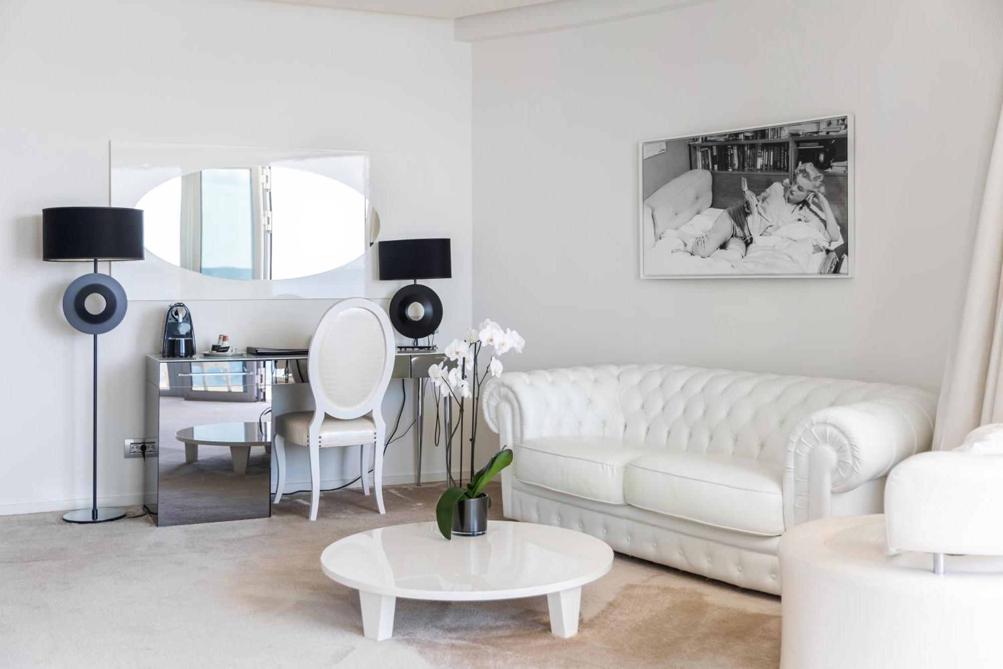 Deluxe Suite with Balcony and Sea View,1553472241:JPEG