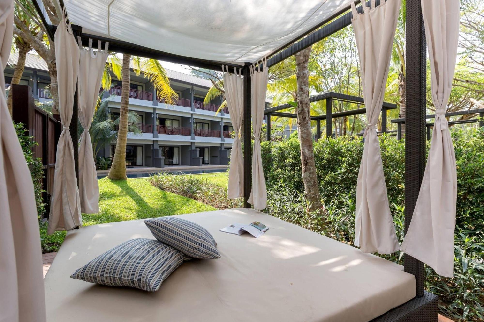 Garden Cabana Pool Access Guest room 1 King Garden view