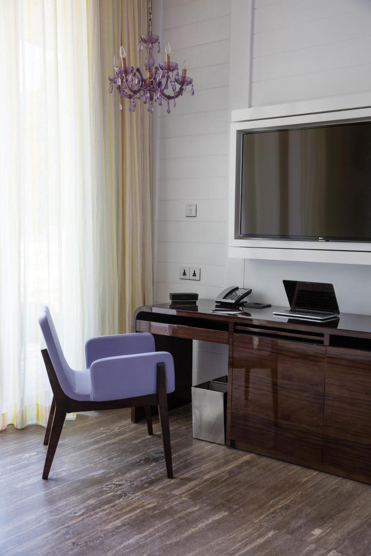 Spectacular Room