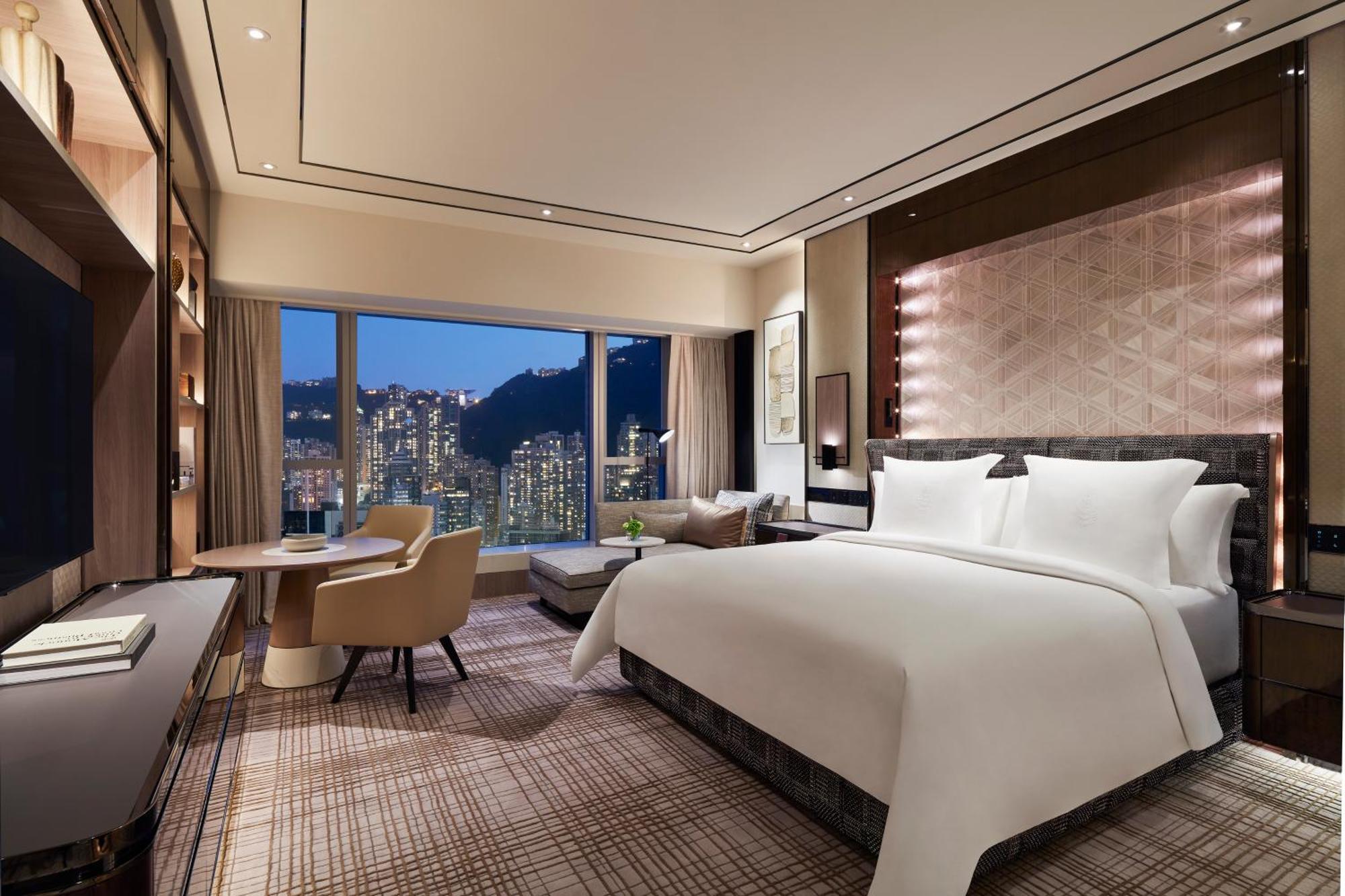 Deluxe Peak-View Room King