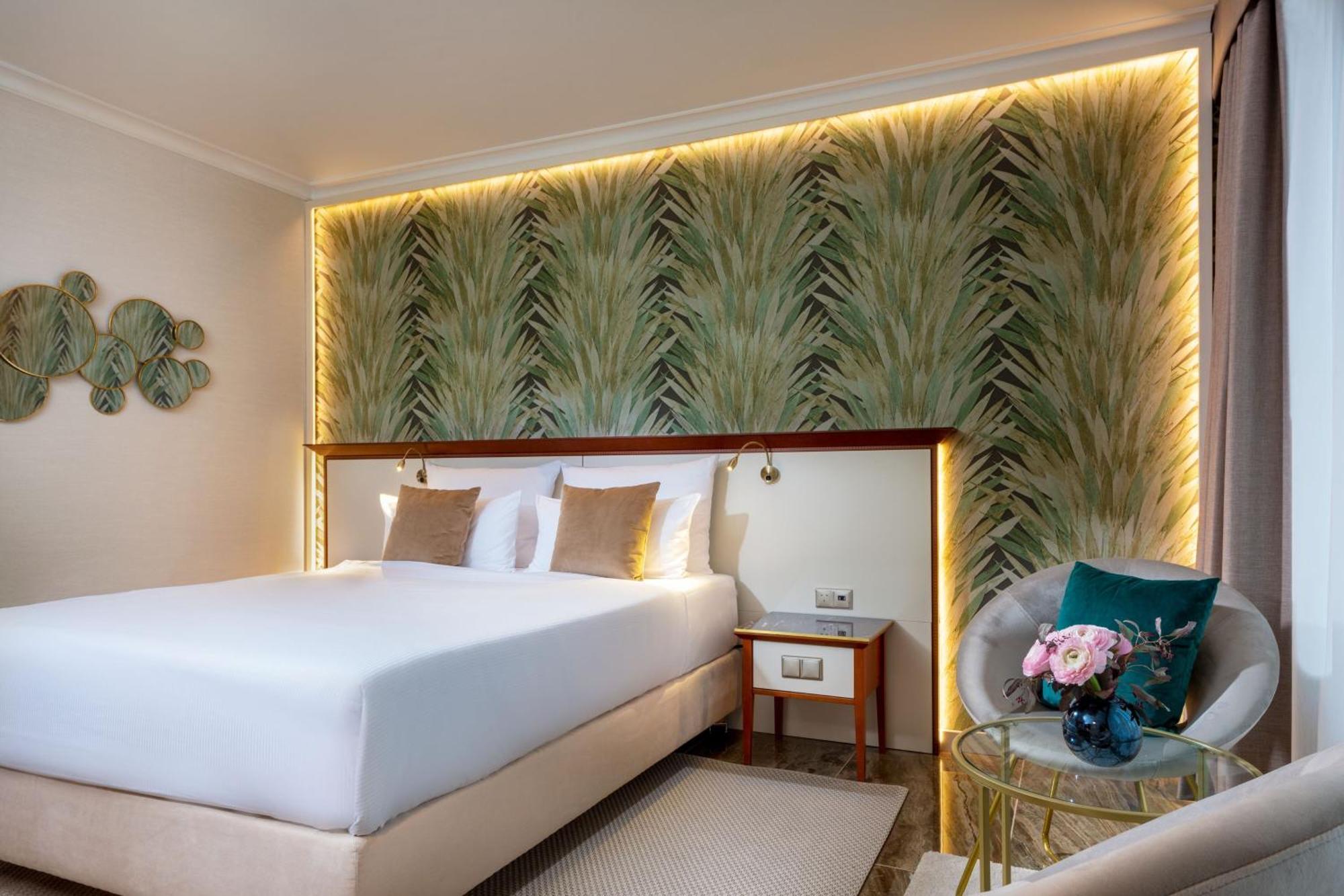 Executive Queen Room,1554048697:JPEG