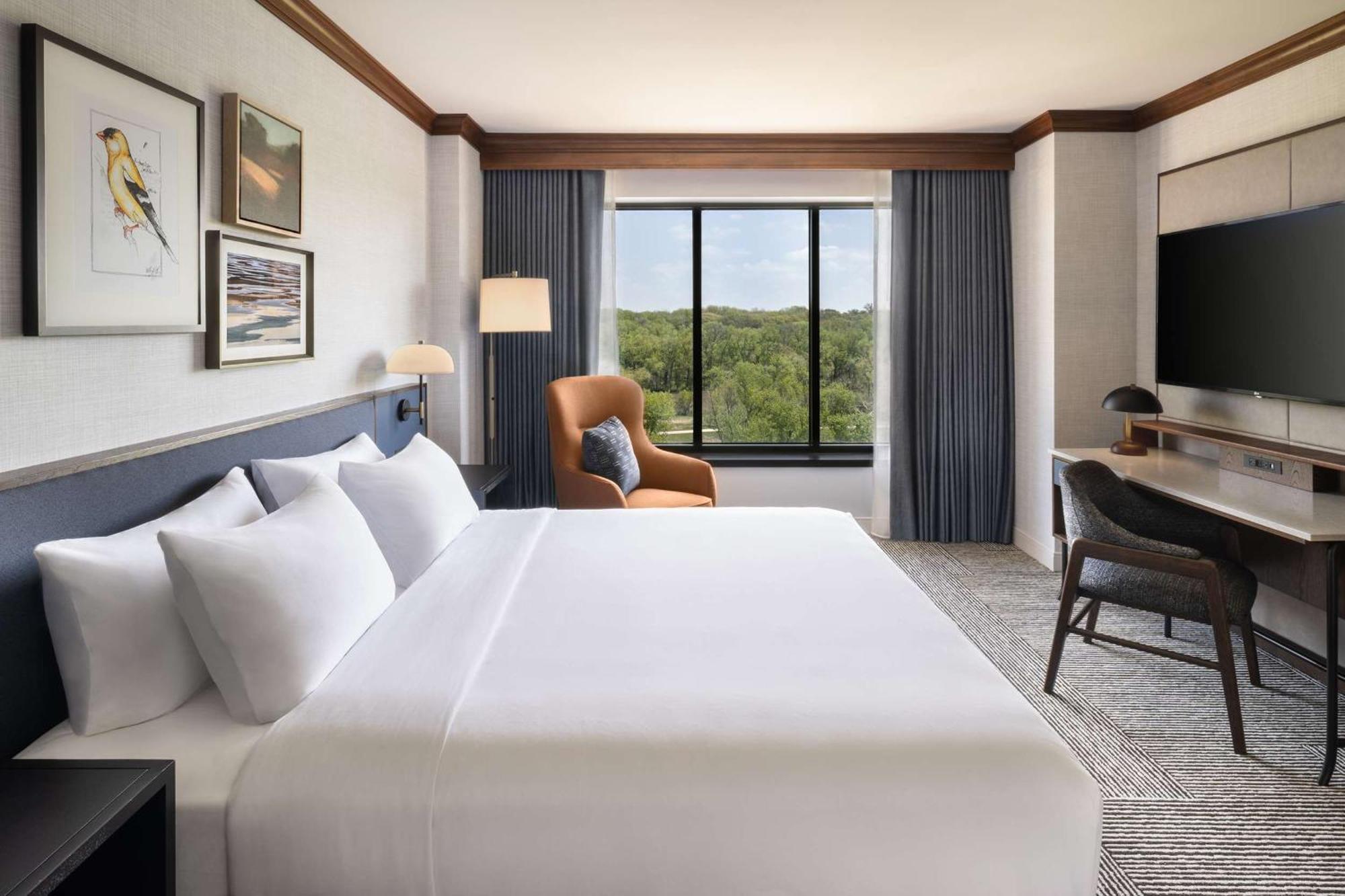 One-Bedroom Suite with River View,1554327424:JPEG