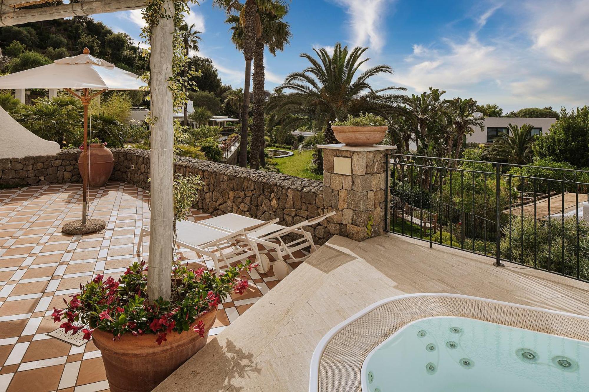 Master with Terrace and Jacuzzi