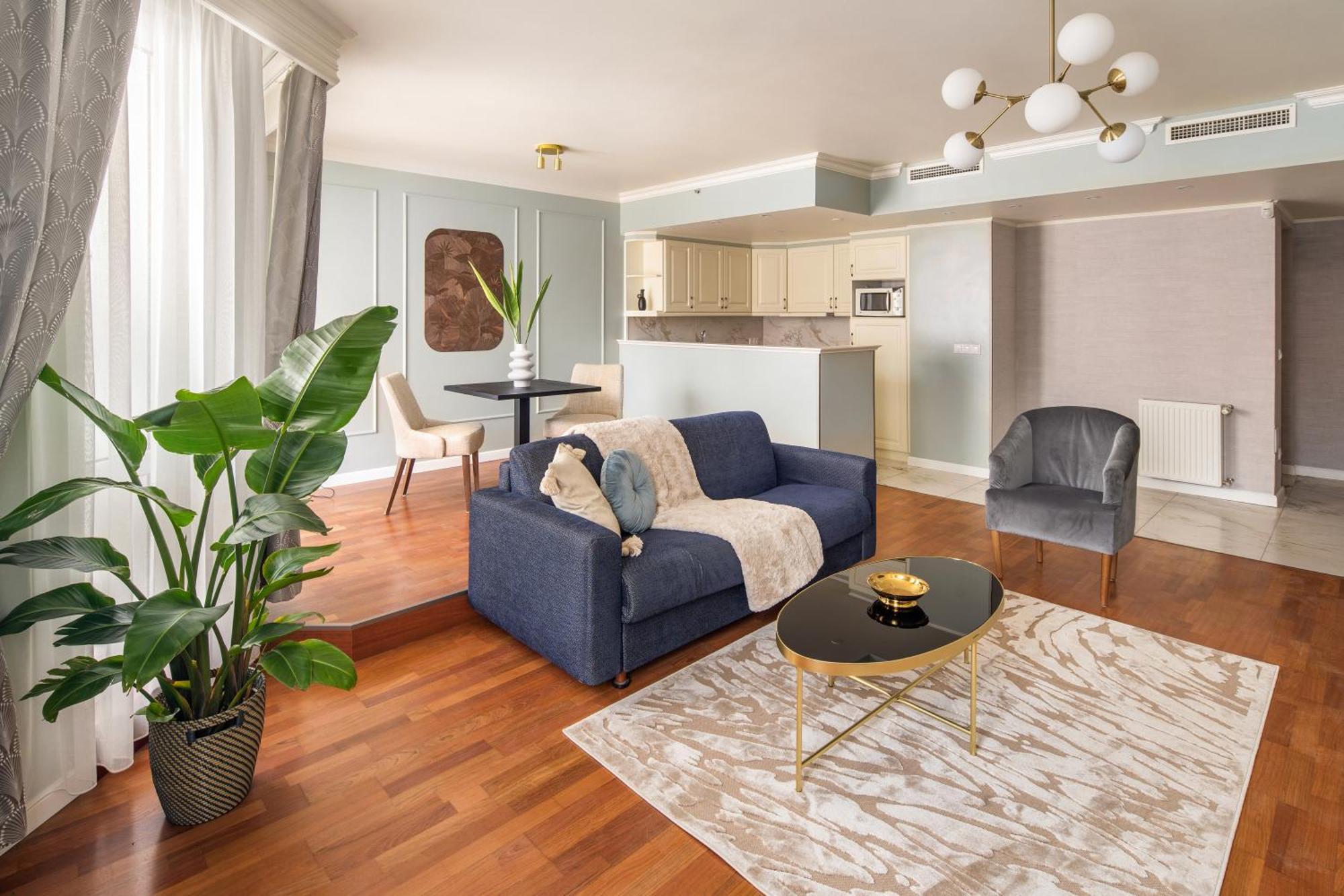 Deluxe King Suite