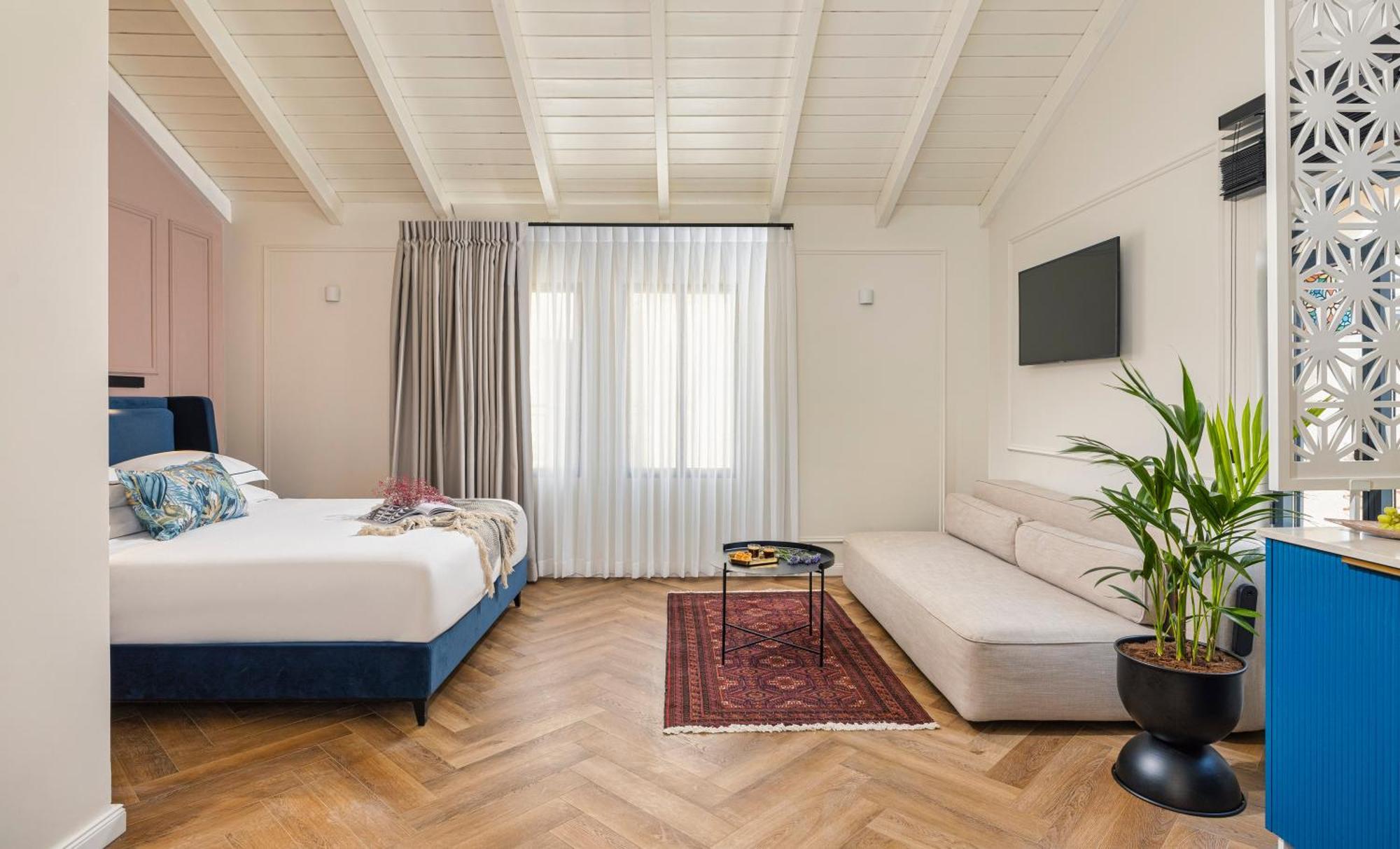 Deluxe Suite
