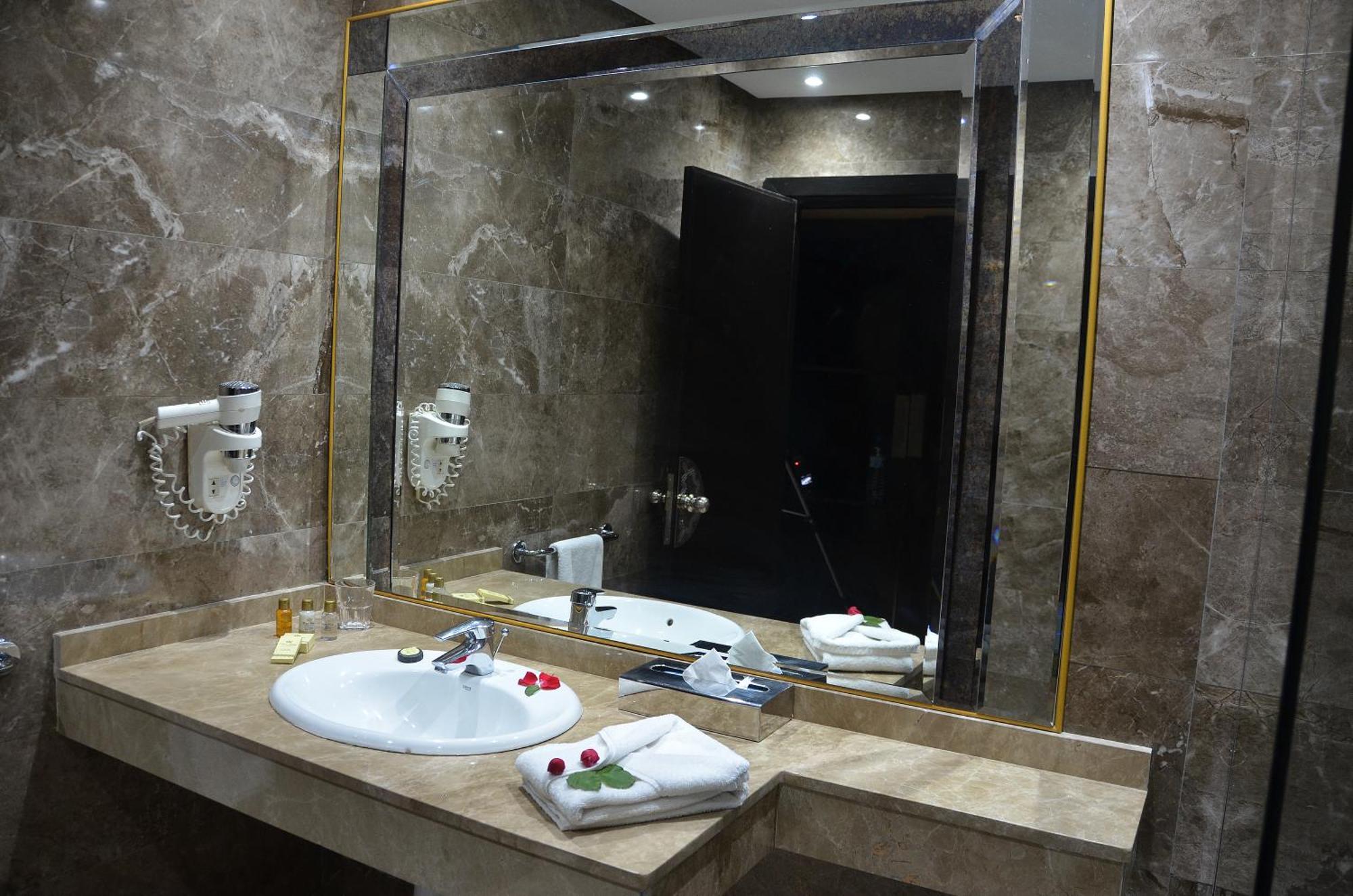 Deluxe Double Room,1555802848:JPEG