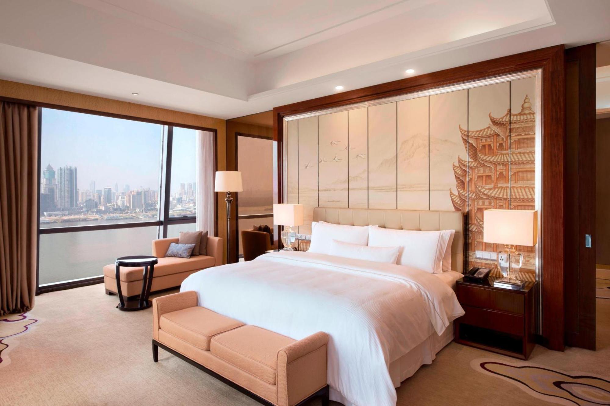 Executive Suite With Happy Hour