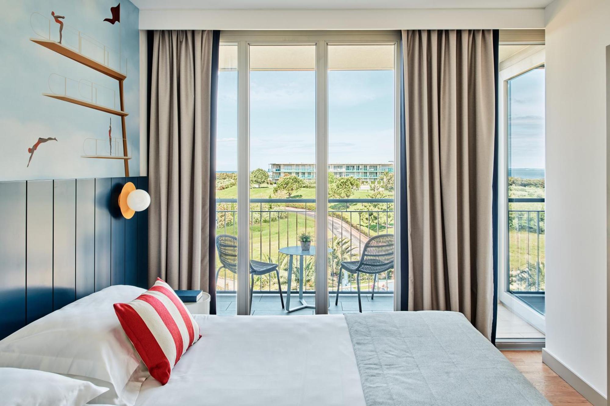 Superior Family Suite Partial Sea View