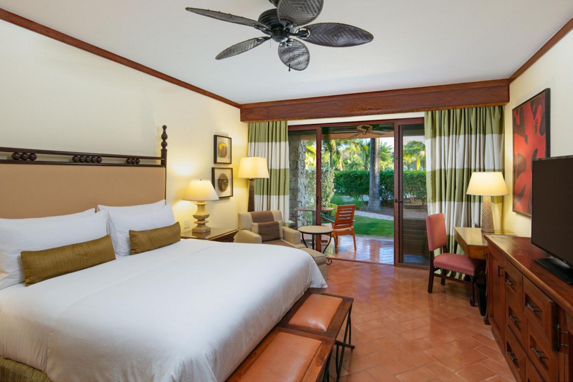 Guest room 1 King Garden View Balcony