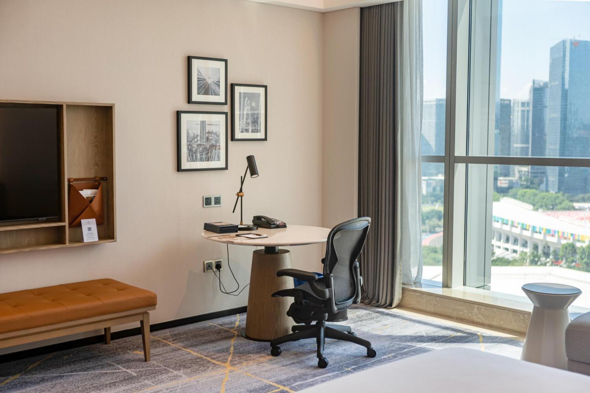 Premier Deluxe Guest room 1 King TianHe Stadium view