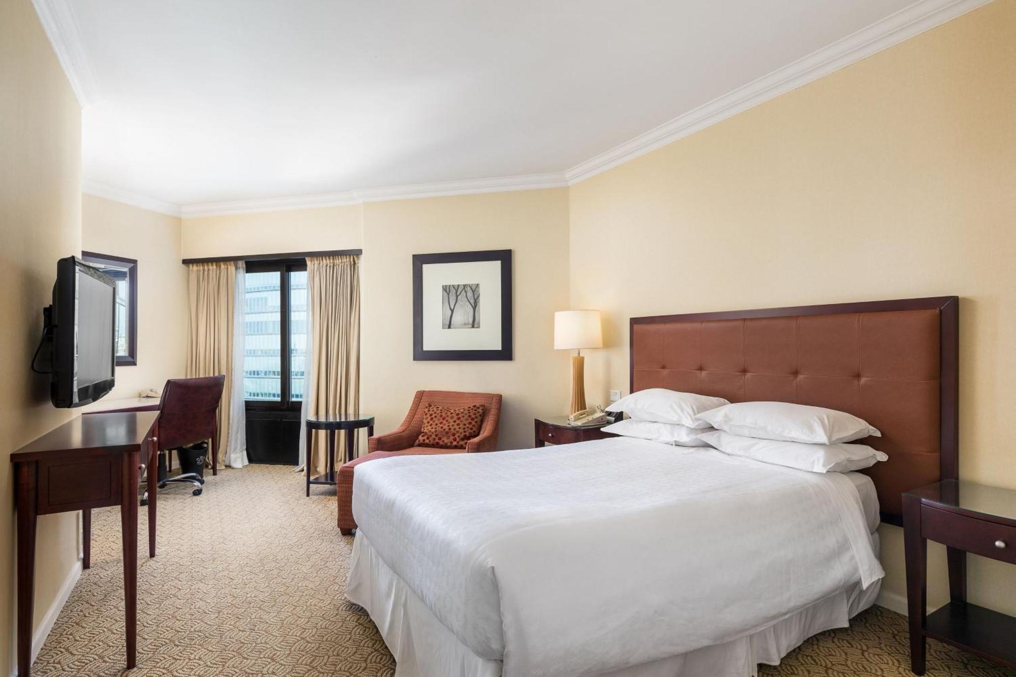 Single Room – Club Lounge Access/High Floor