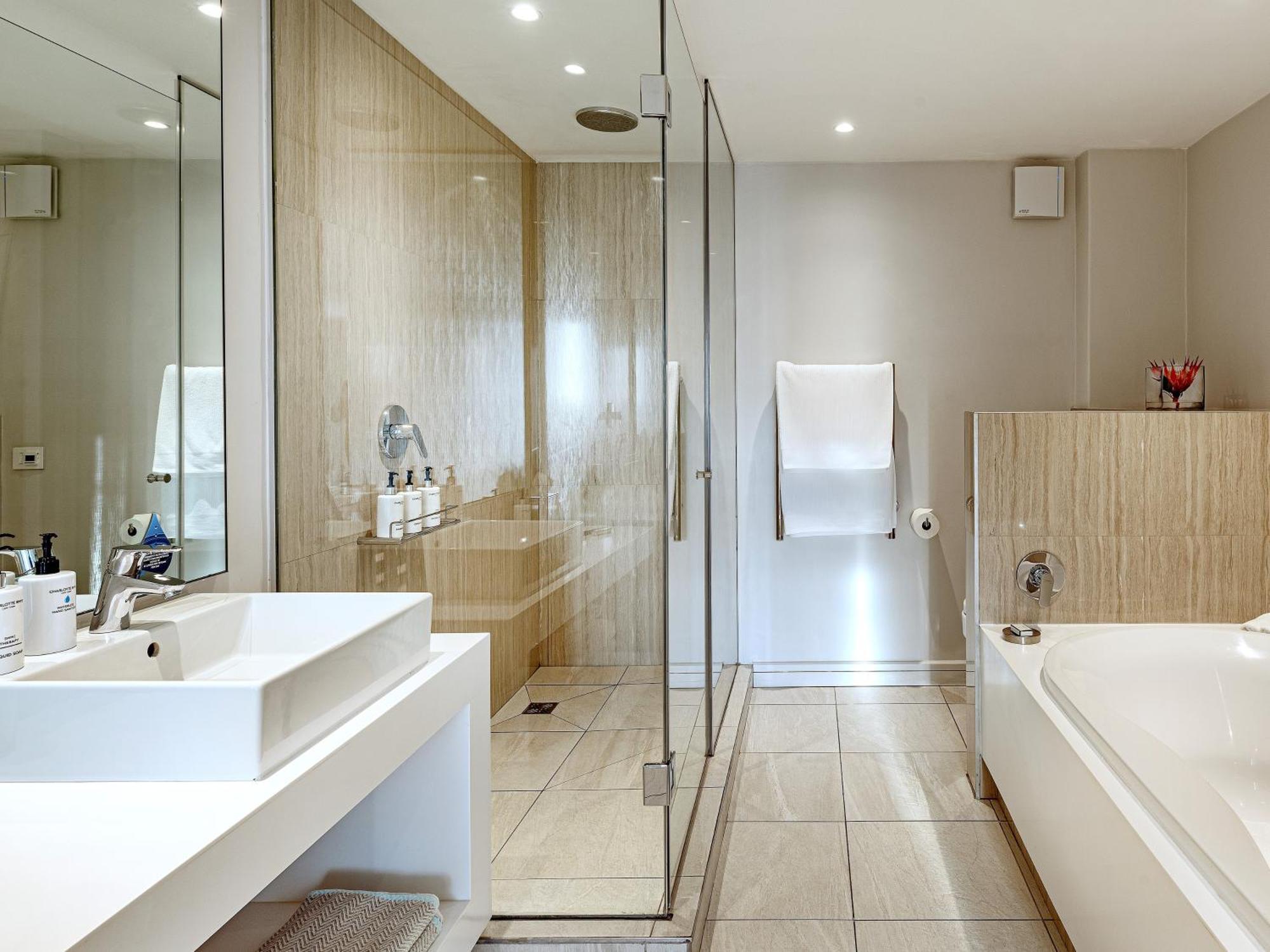 Classic Suite with Sea View,1556925271:JPEG