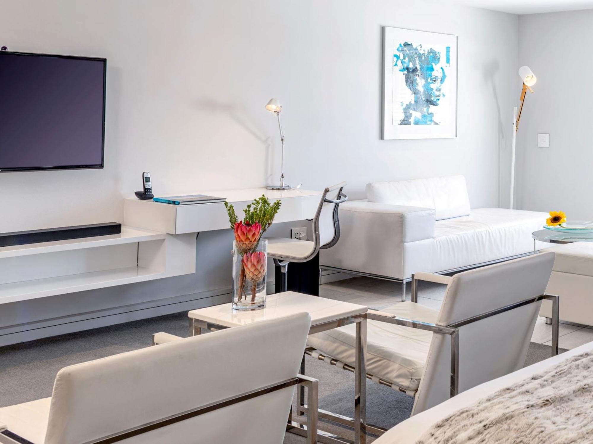 Pool Suite Terrace