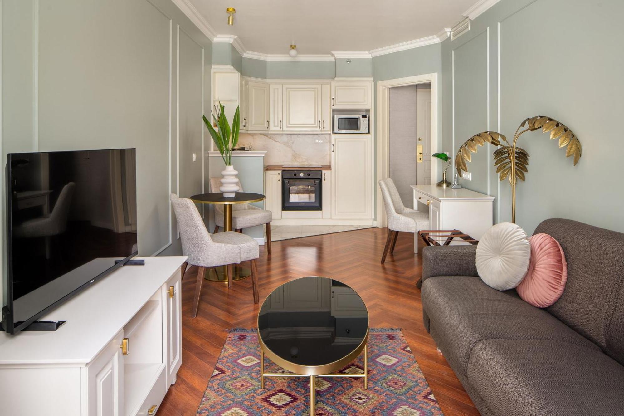 Superior King Suite