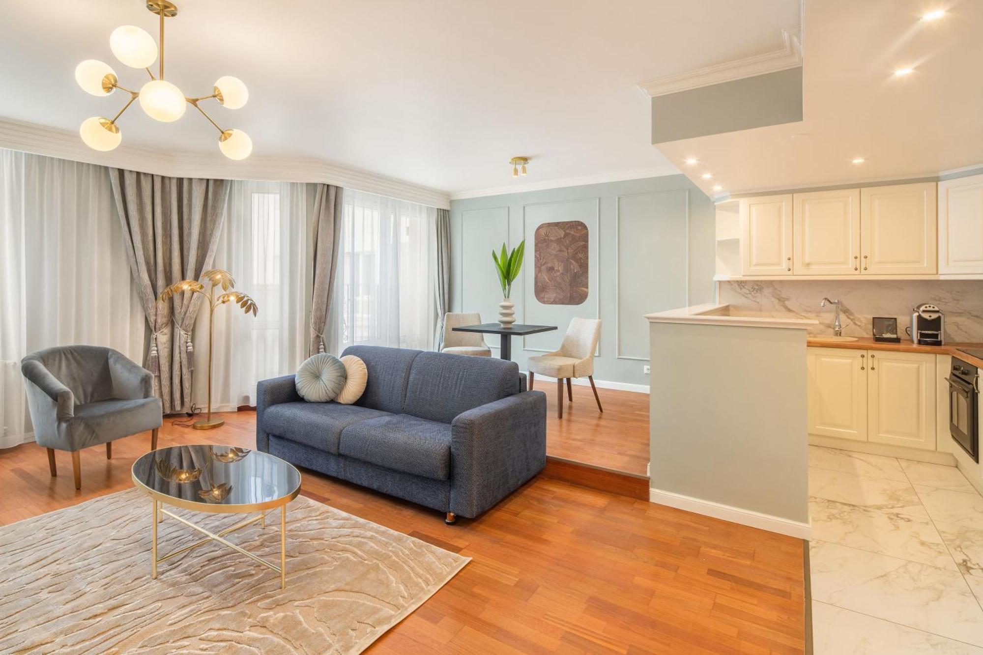 Deluxe King Suite