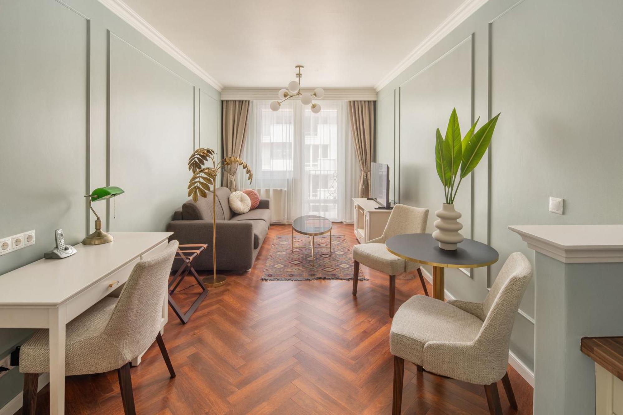 Superior King Suite