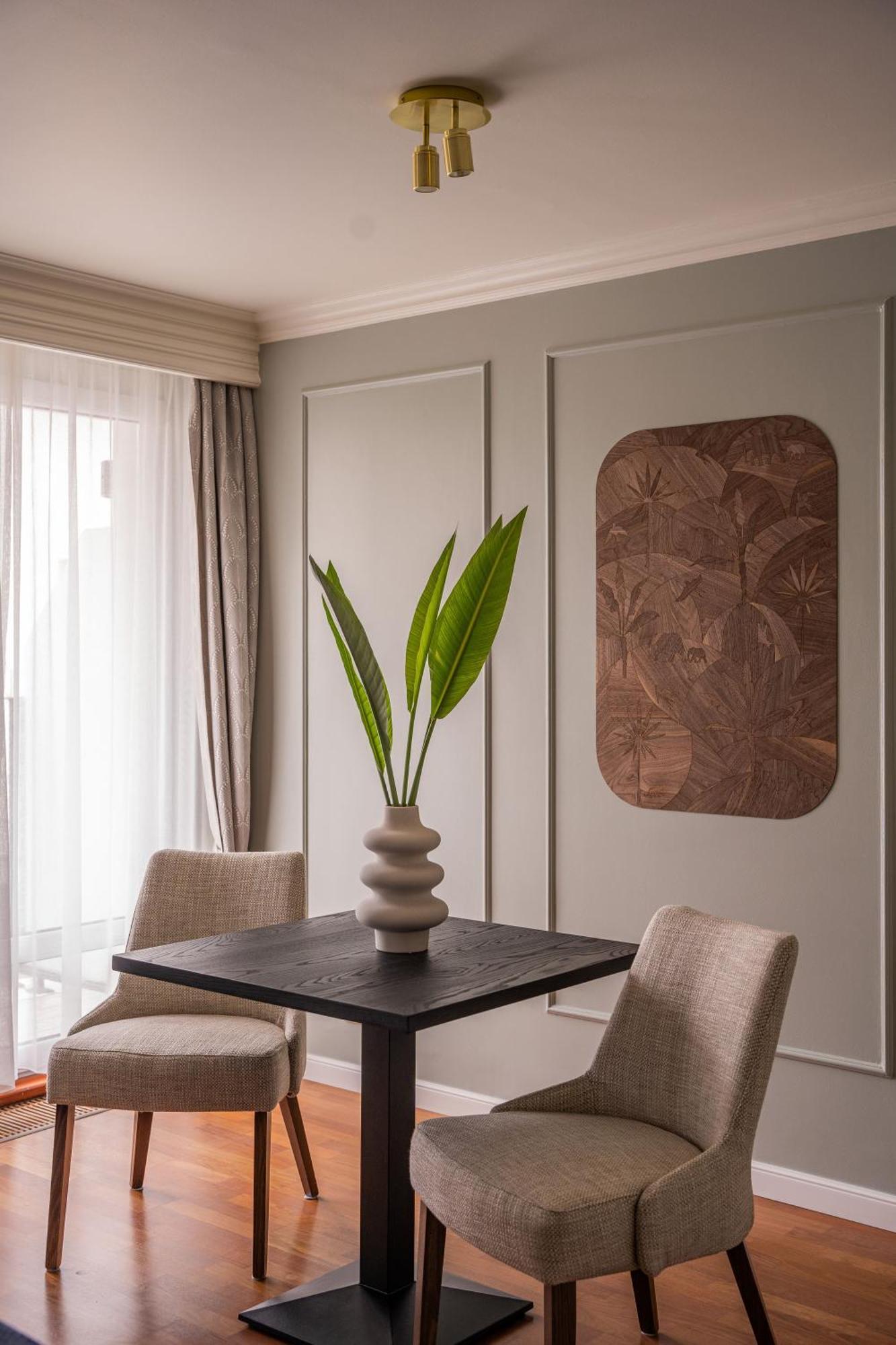 Deluxe King Suite