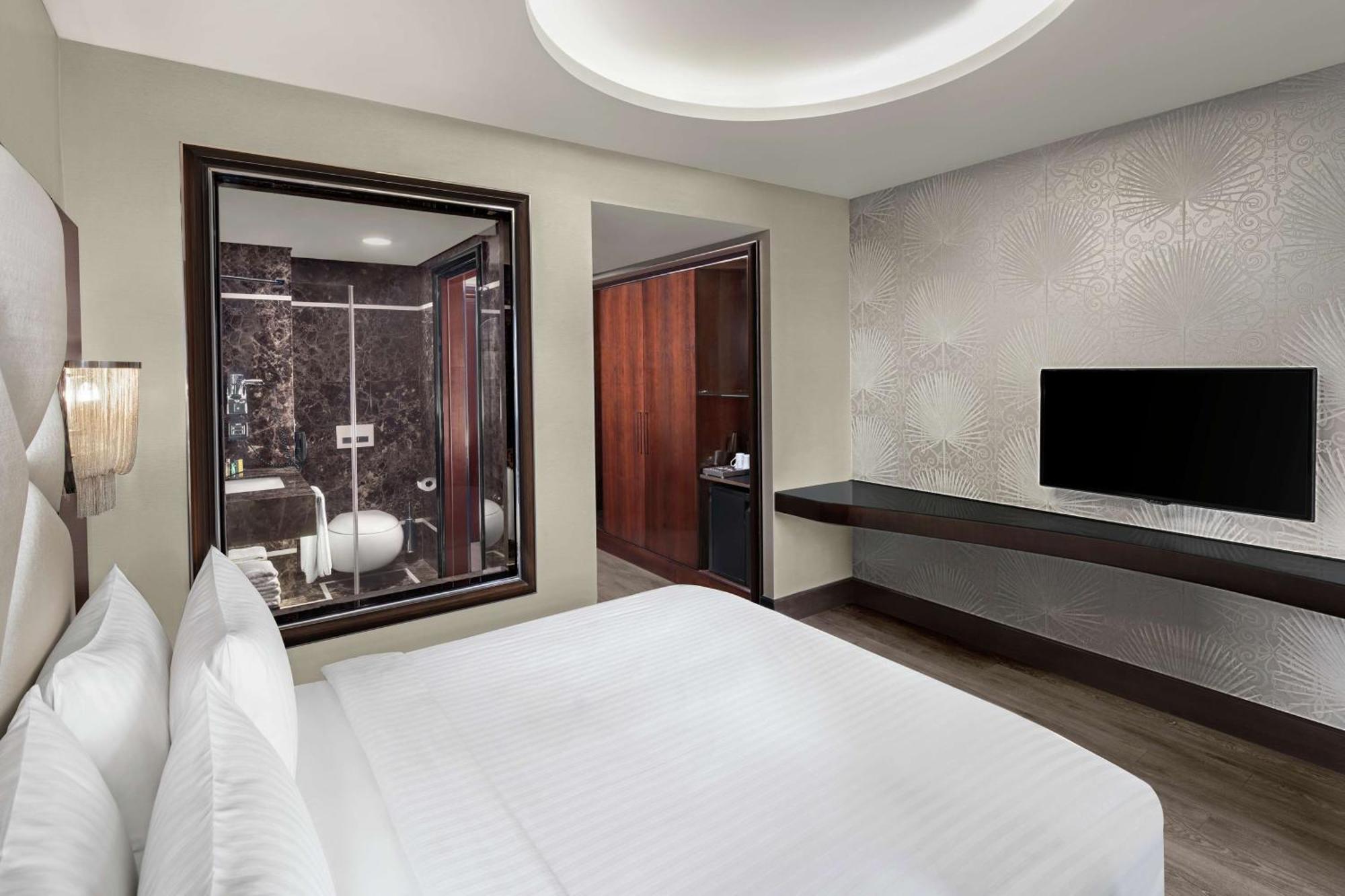 Queen Room,1557114496:JPEG