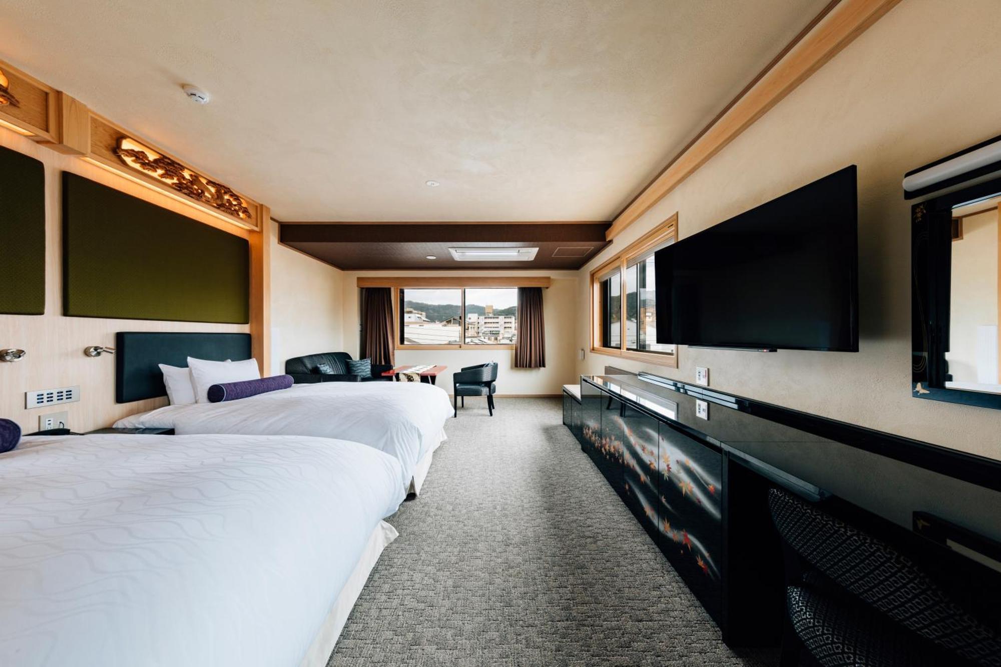 Corner Premium Twin Room City View