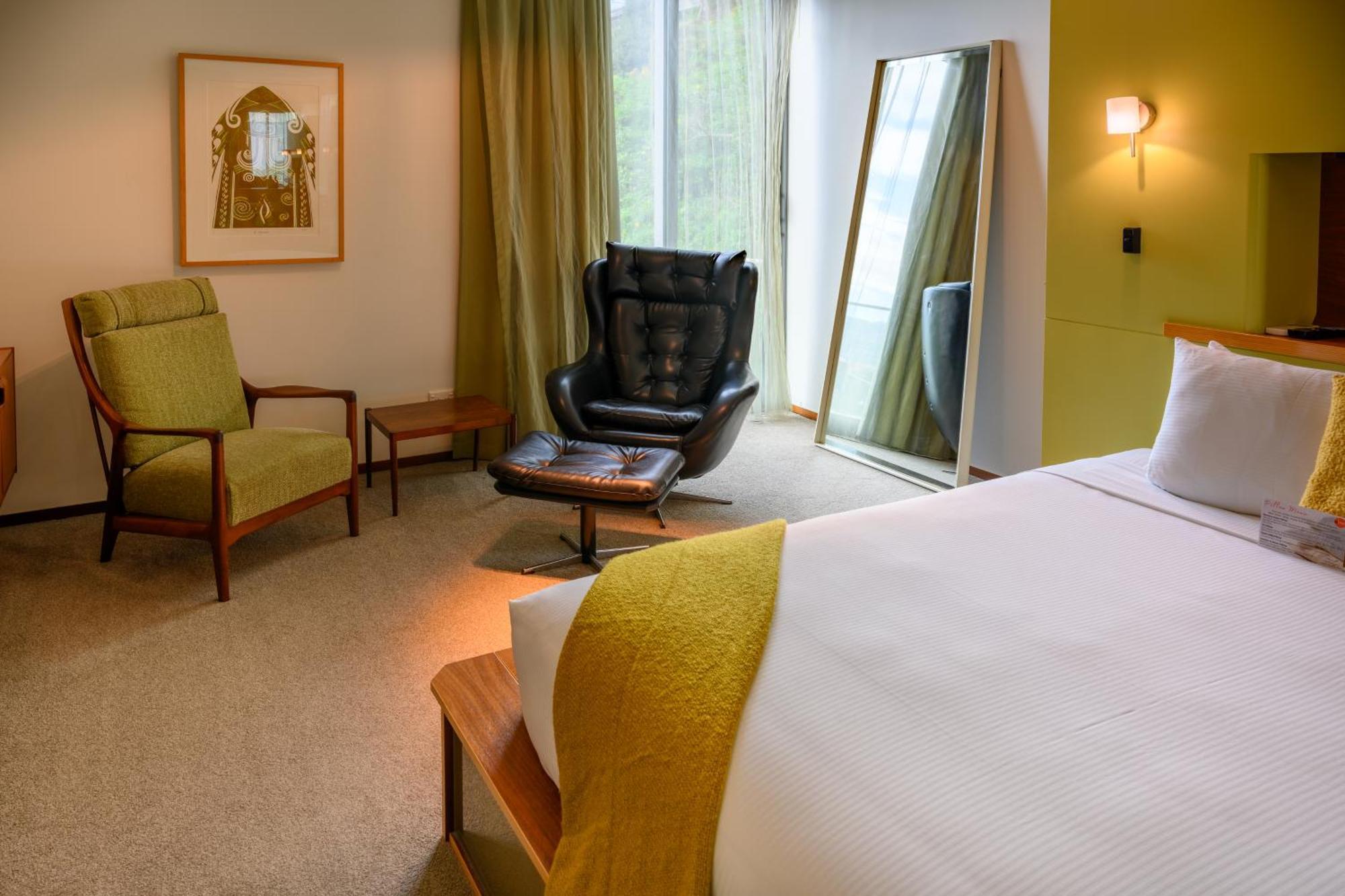 Deluxe King Room Bath
