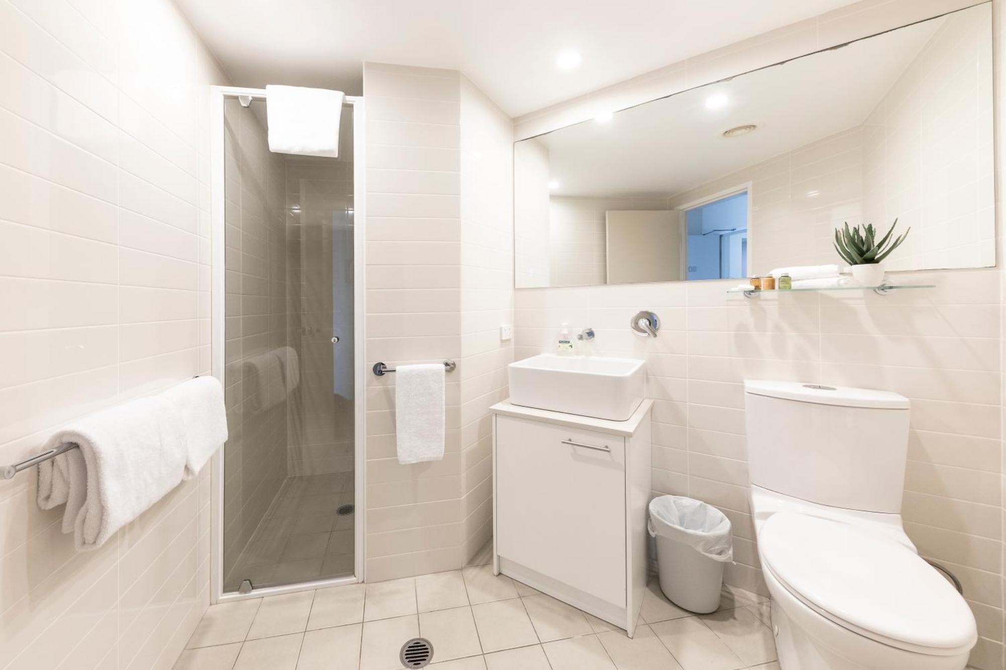 One-Bedroom Apartment Town View