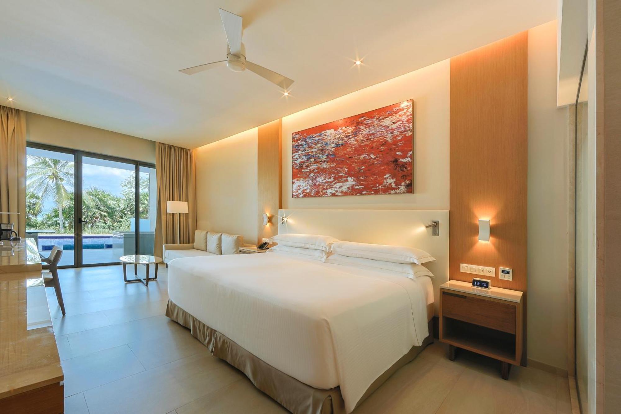 Junior Suite Swim Up Premium Level