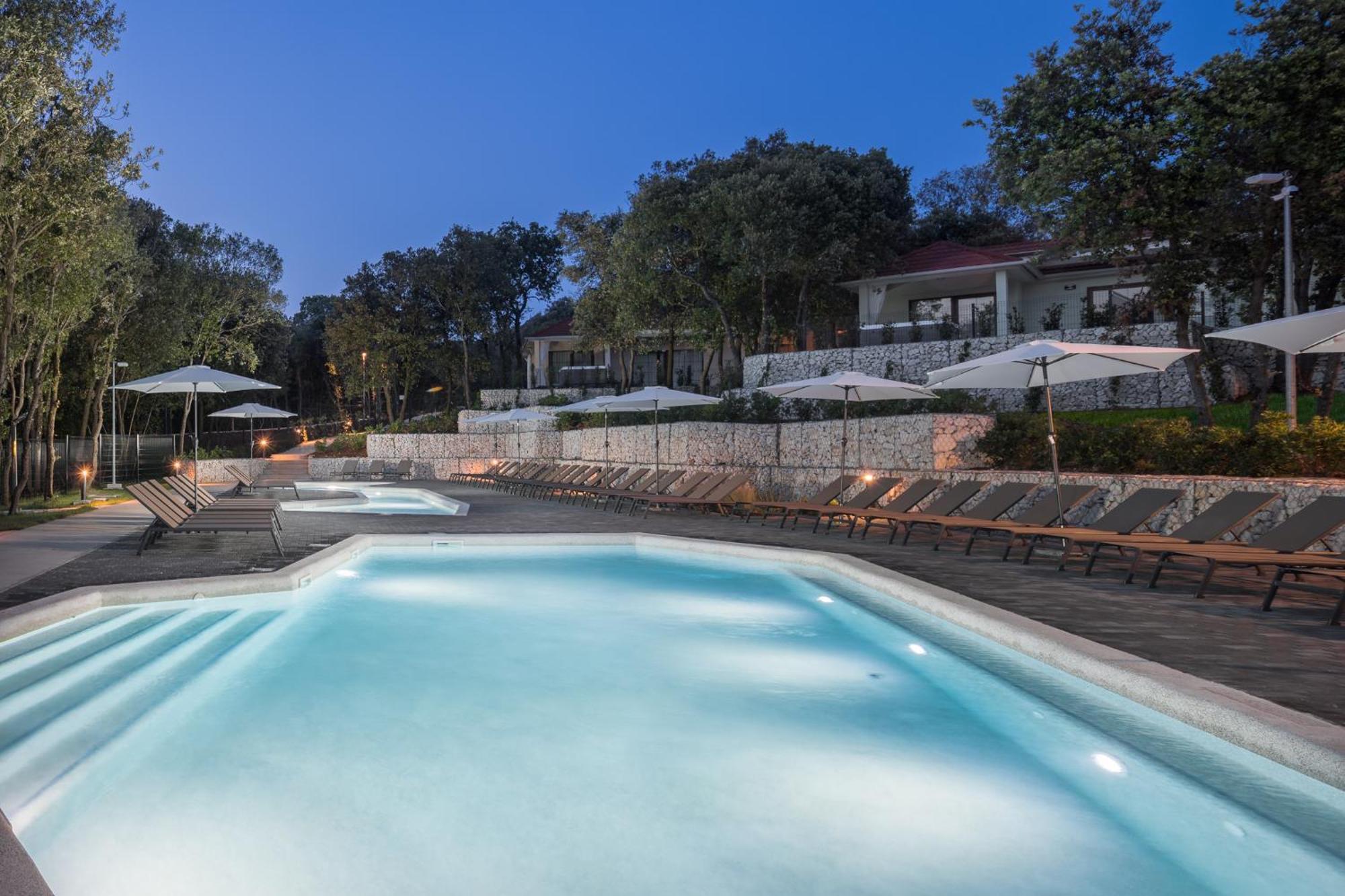 Luxury Bay ViIla Hot Tub