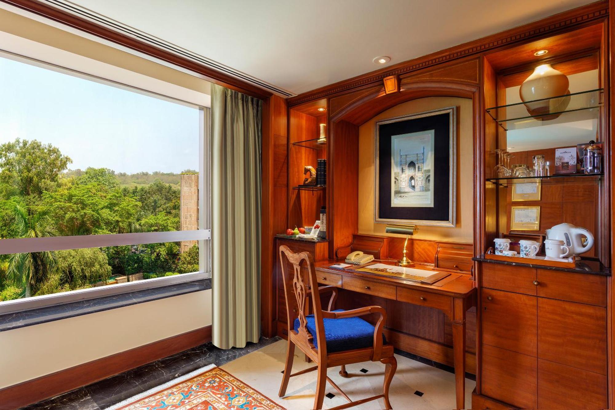 Towers Room, Concierge level, Larger Guest room with complimentary lounge access,  Luxury hours,1 King,1614362833:JPEG