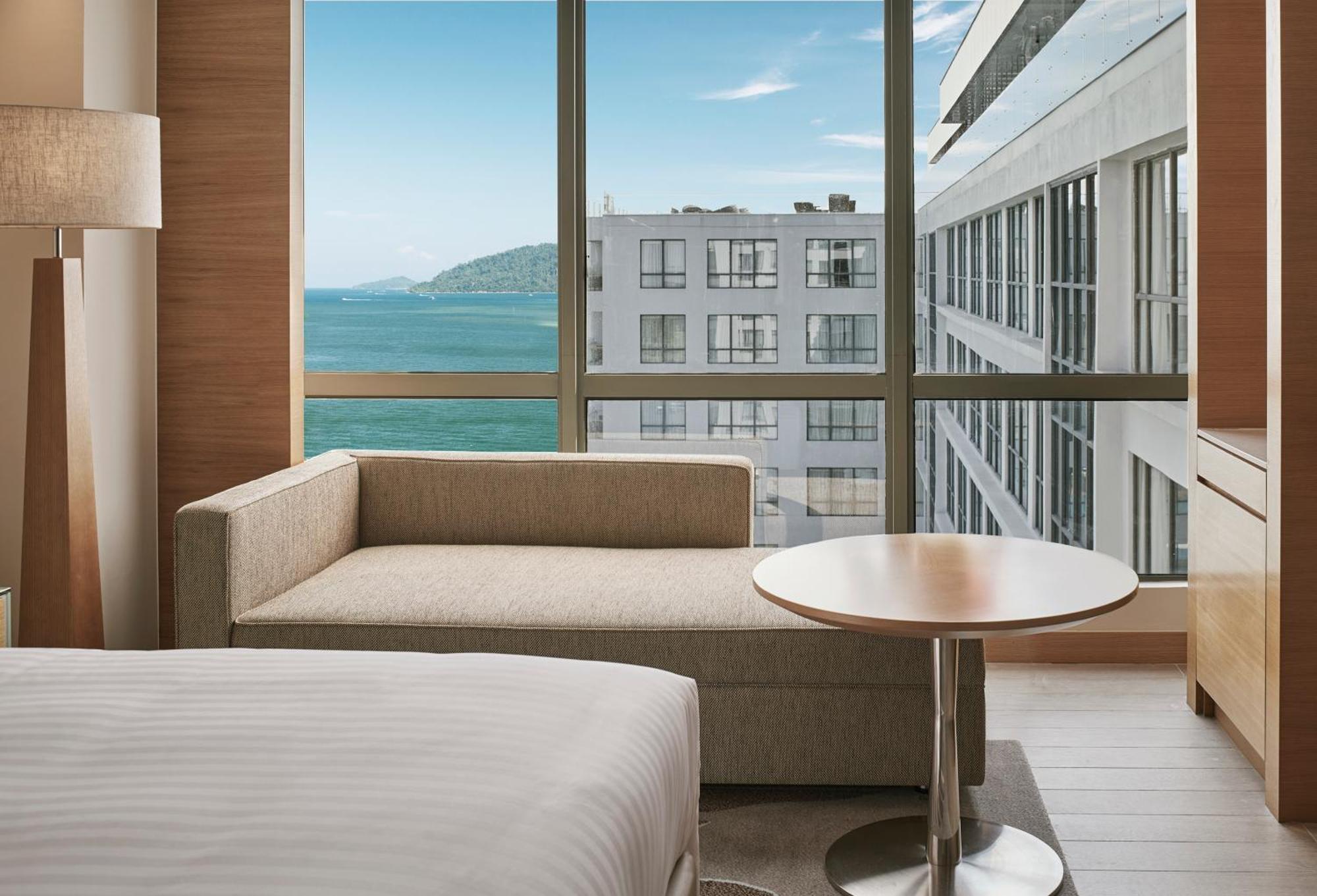Deluxe King Room with Sea View