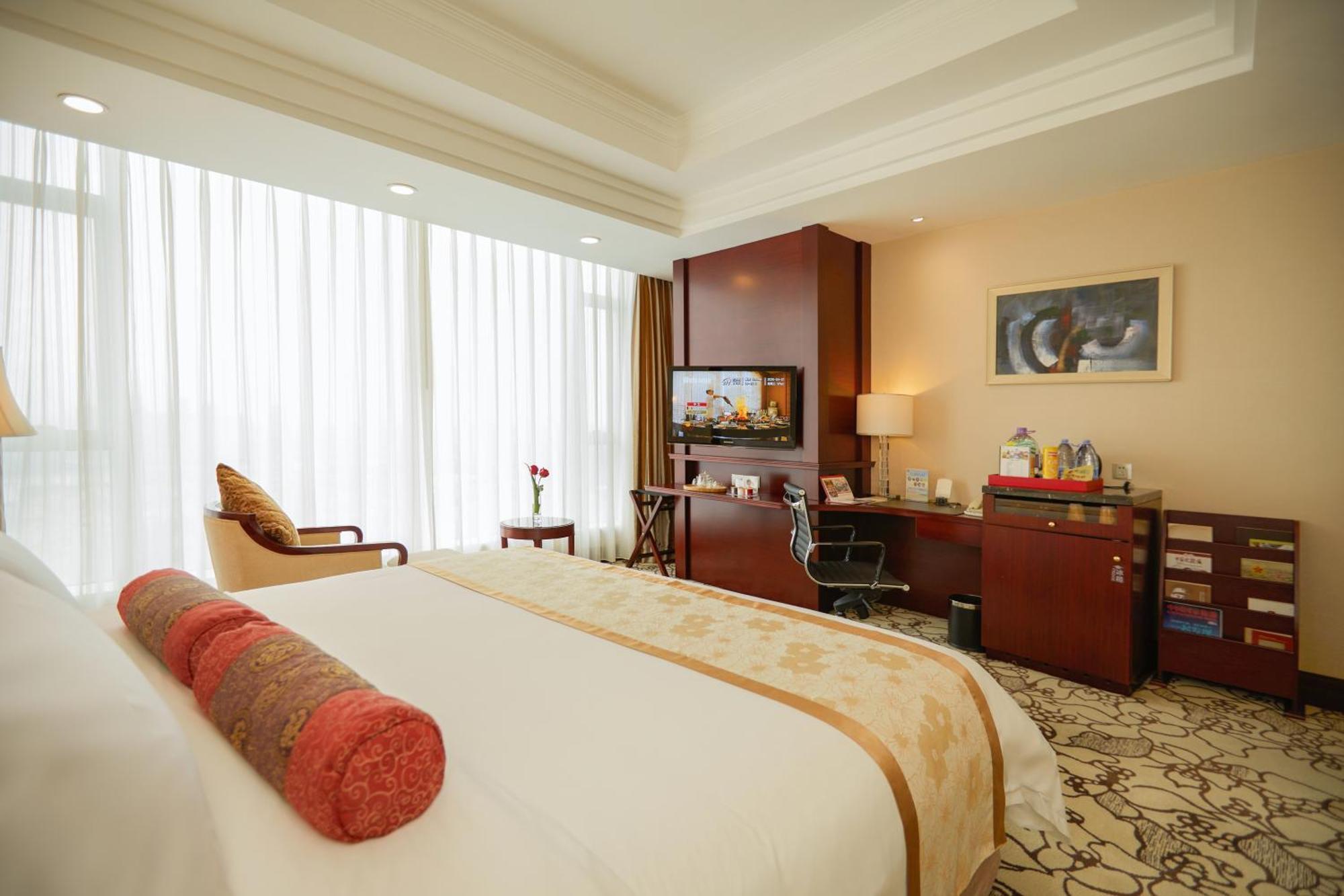Garden View King Bed Room