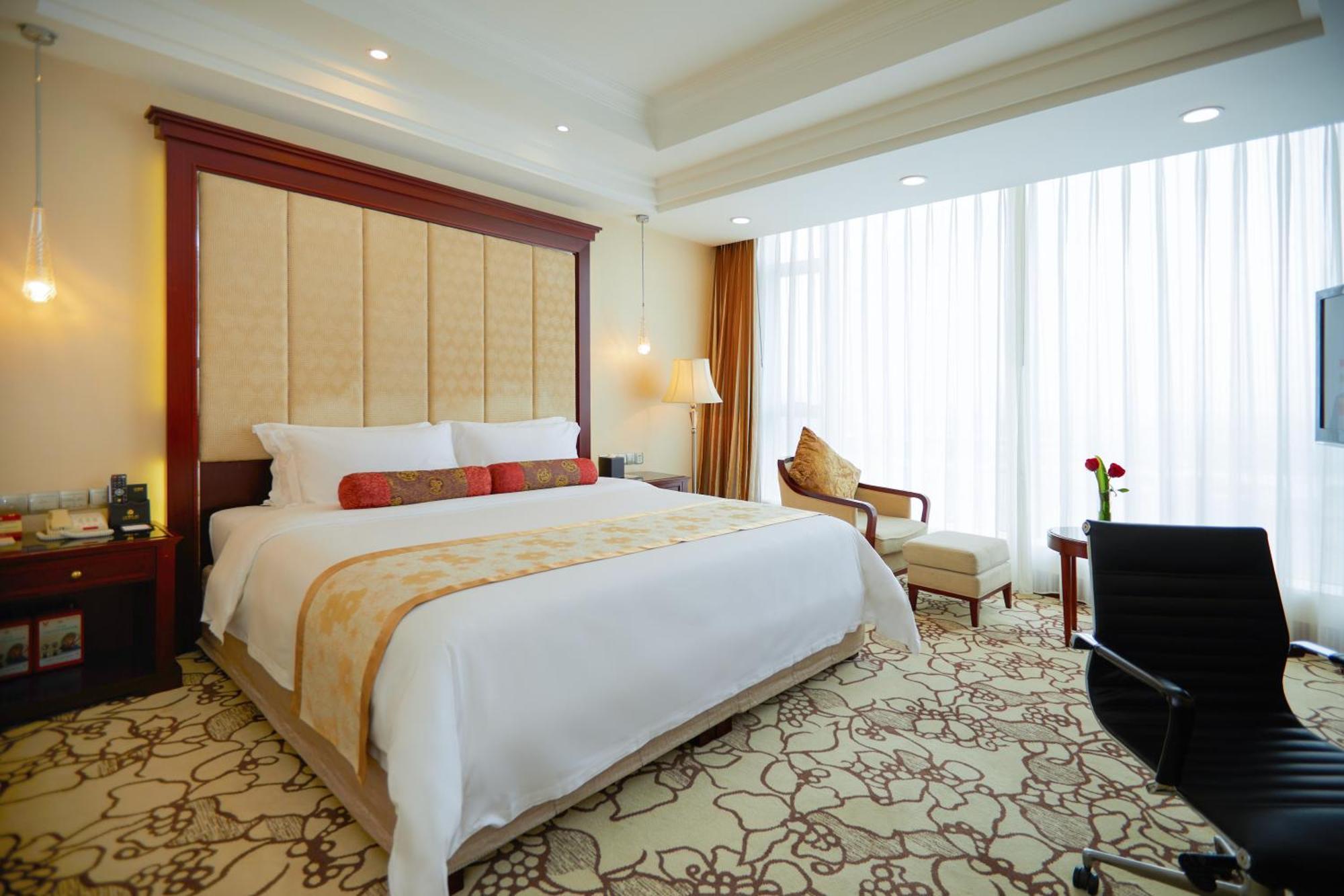 Garden View King Bed Room