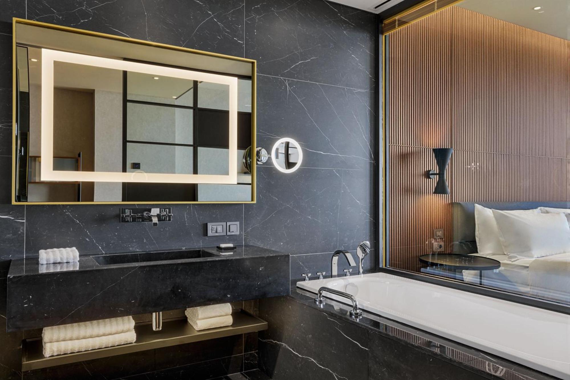 Classic, Guest room, 1 King, City view