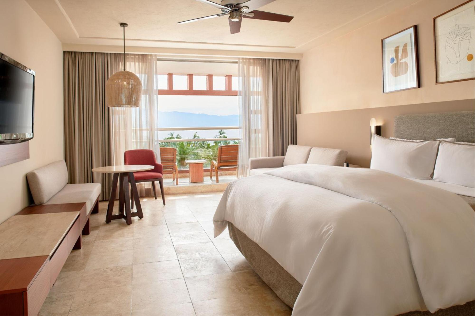 Junior King Suite with Partial Ocean View,1563278125:JPEG