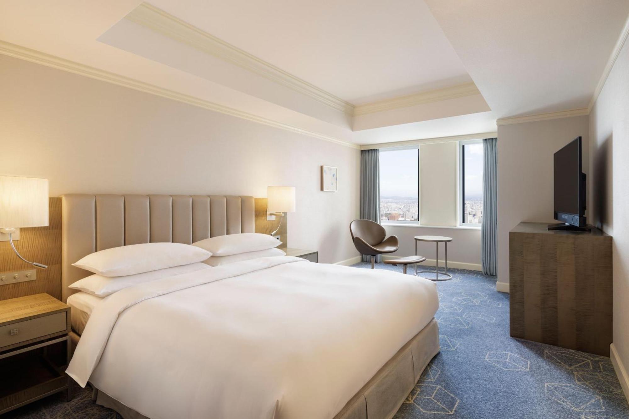 Standard Queen Room with City View