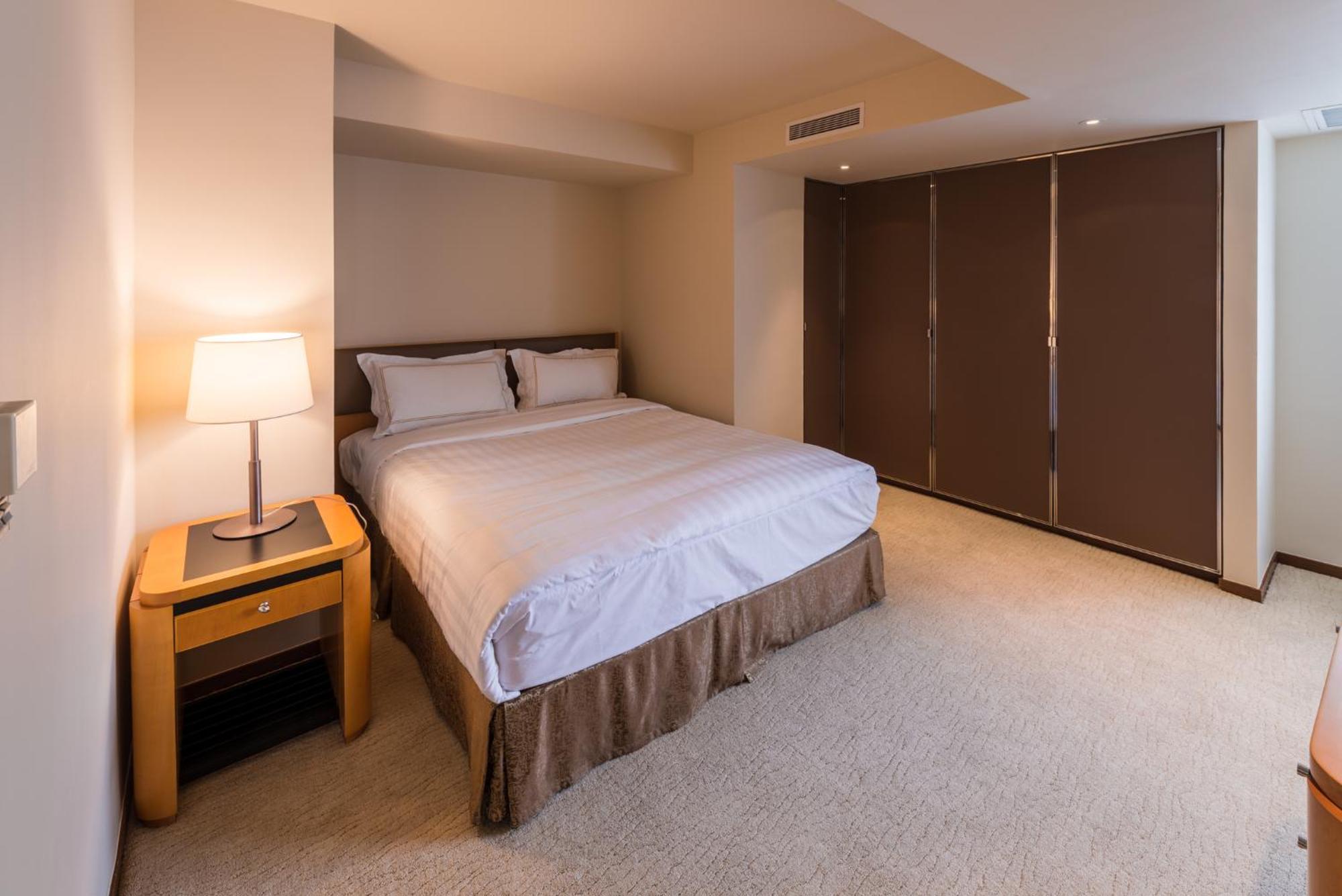 Deluxe Three-Bedroom ApartmentSet