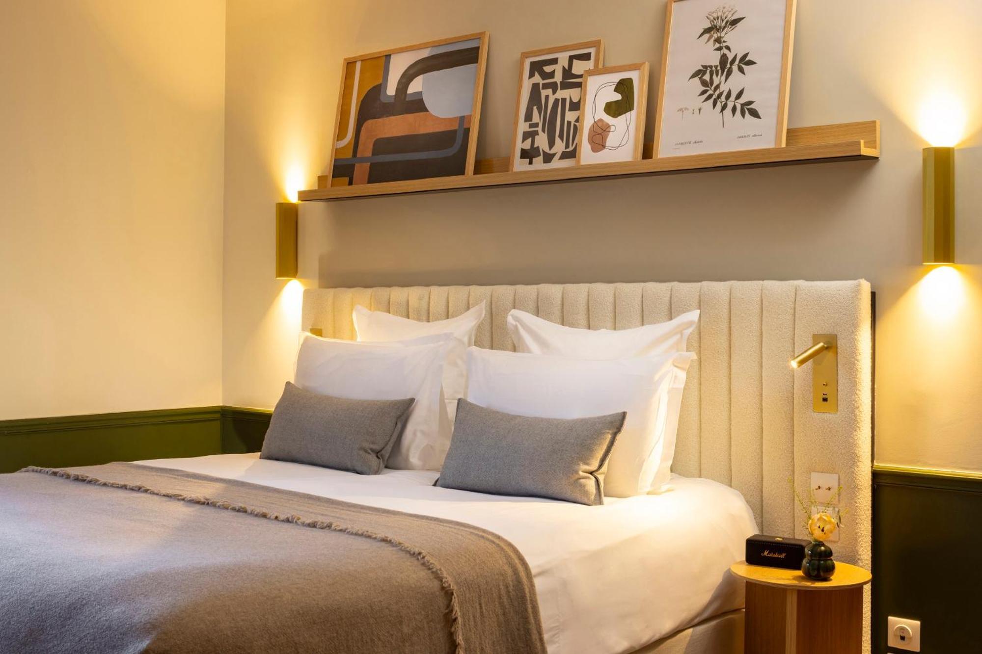 Deluxe Room,1566915689:JPEG