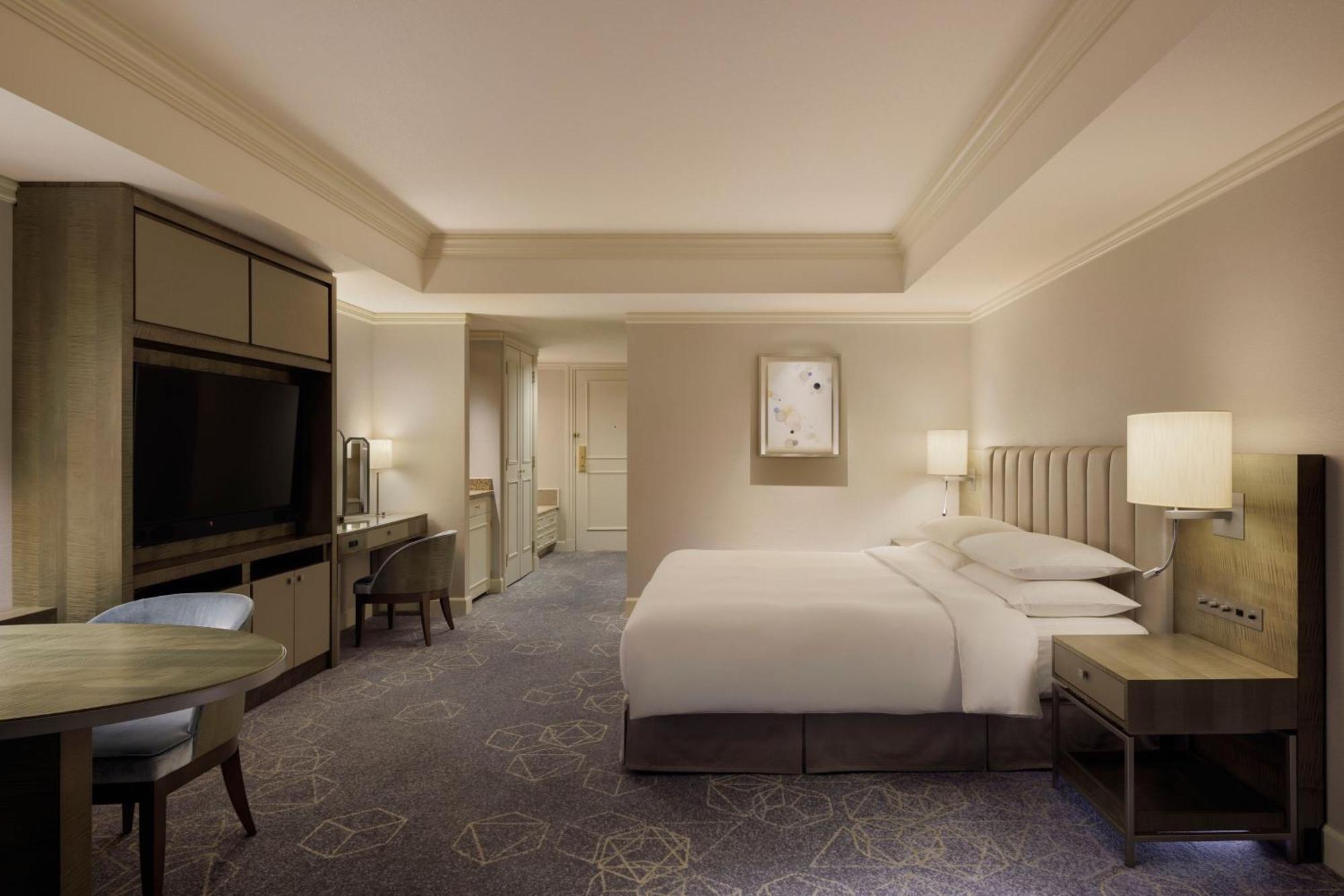 Deluxe King Room - Concierge Level