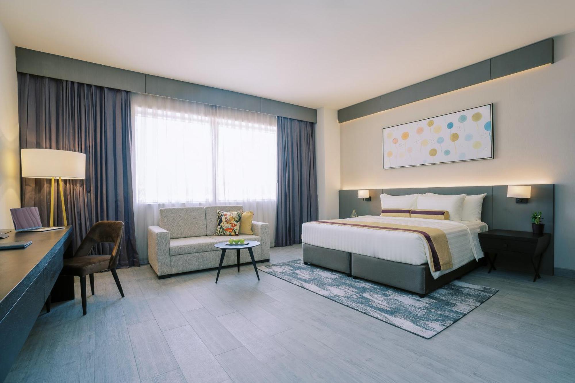 Premium King Room w or Kitchenette on F&B shuttle to Deira City Center Al Ghurair Mall & La Mer Beach,1567778390:JPEG