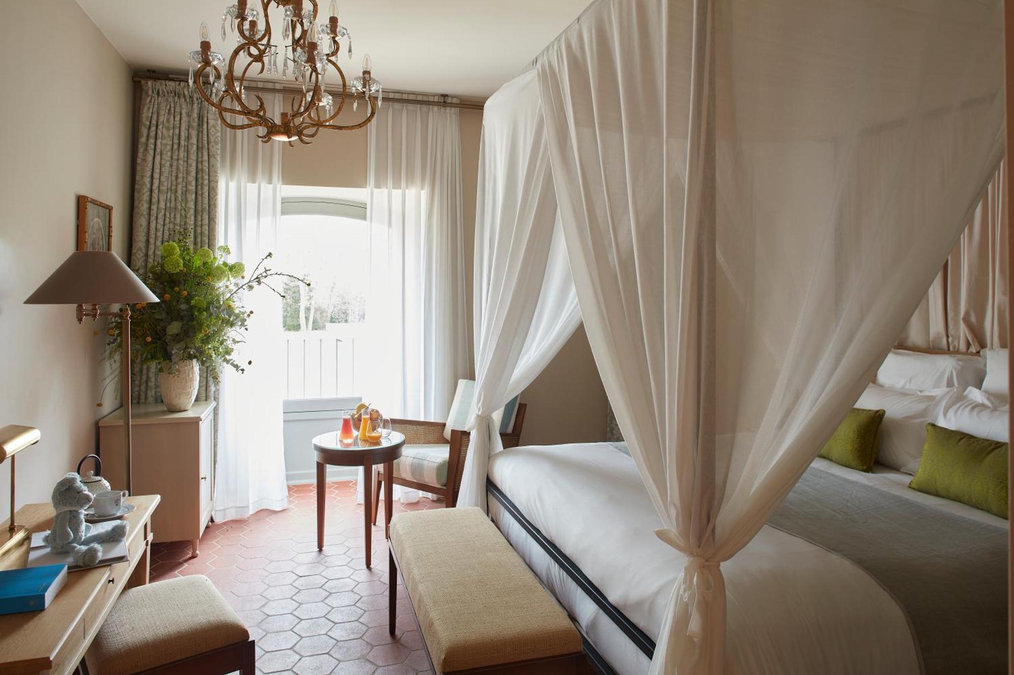 Deluxe Room,1574827223:JPEG