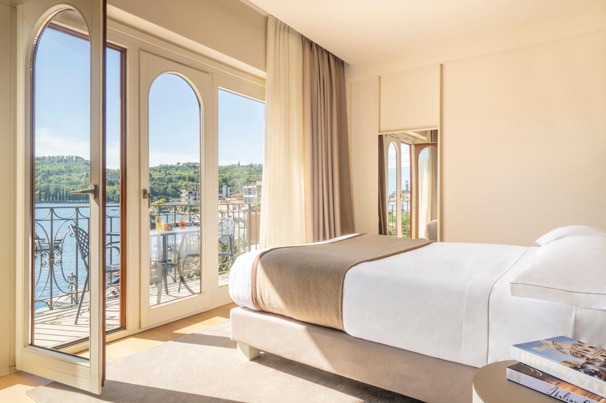 Deluxe Double Room Lake View