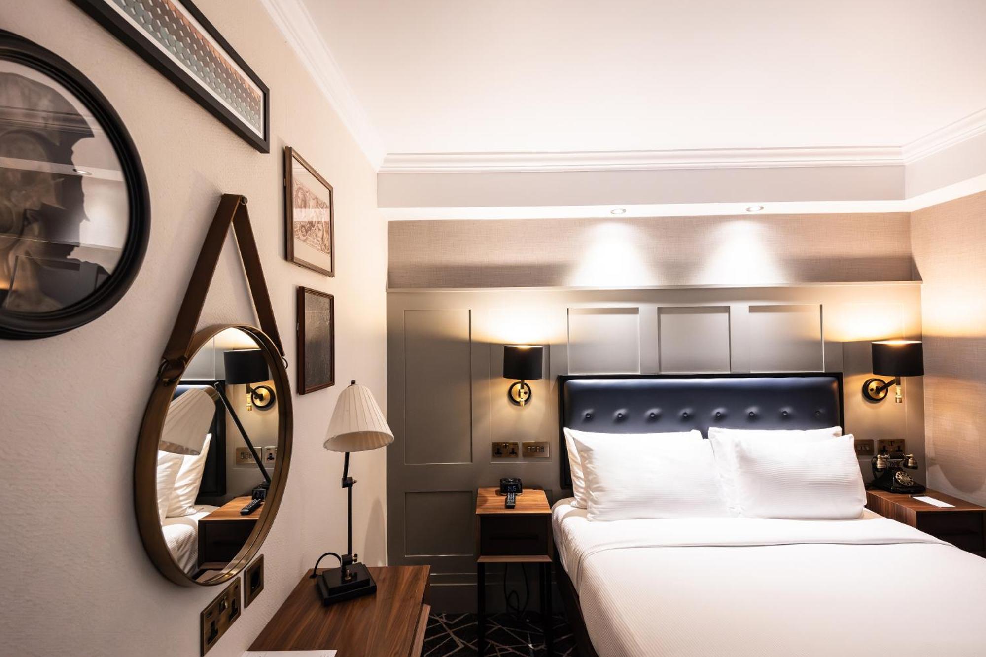 Cosy Atrium Room,1578384503:JPEG