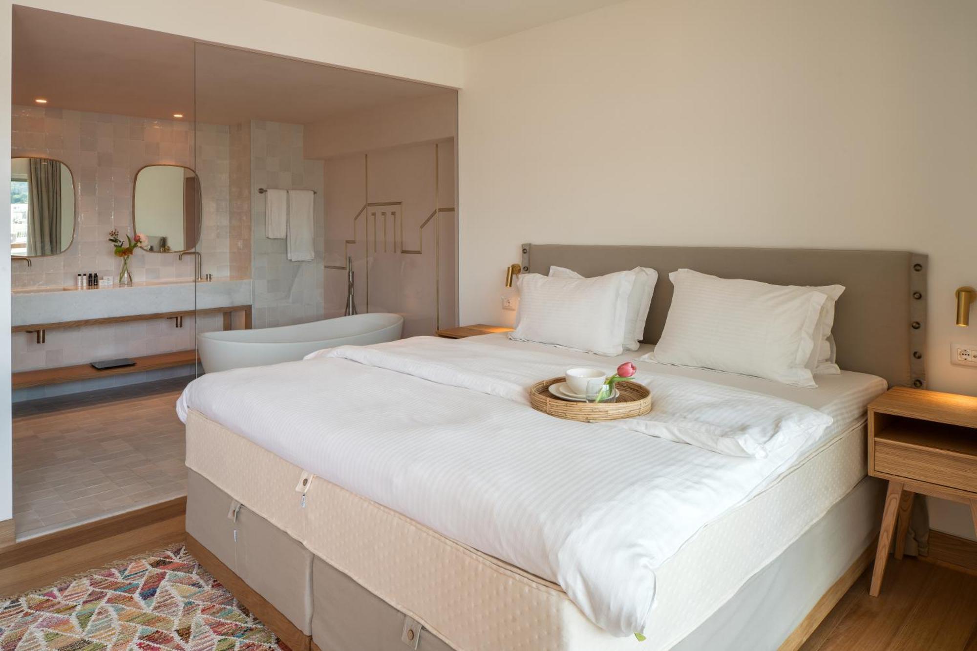 Suite with Acropolis View,1578464024:JPEG