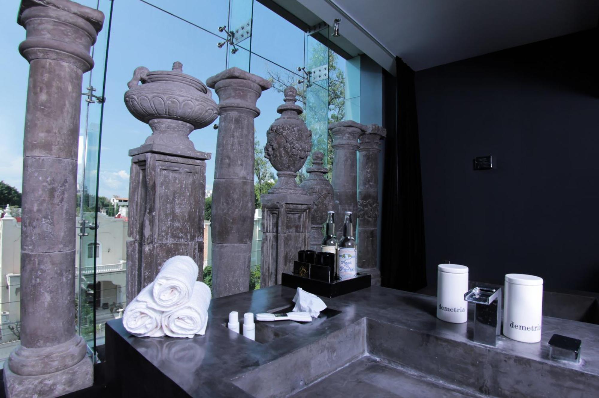 Urban Suite Bath