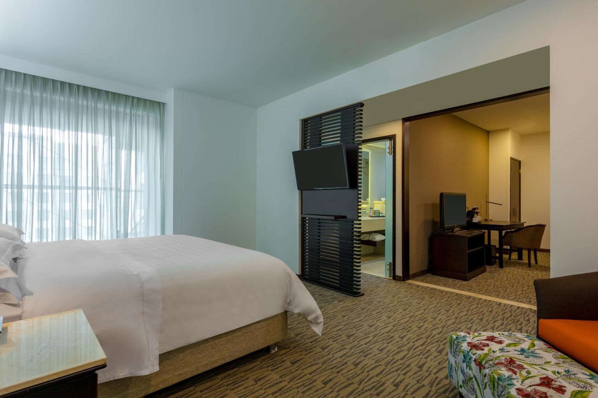 Junior King Suite
