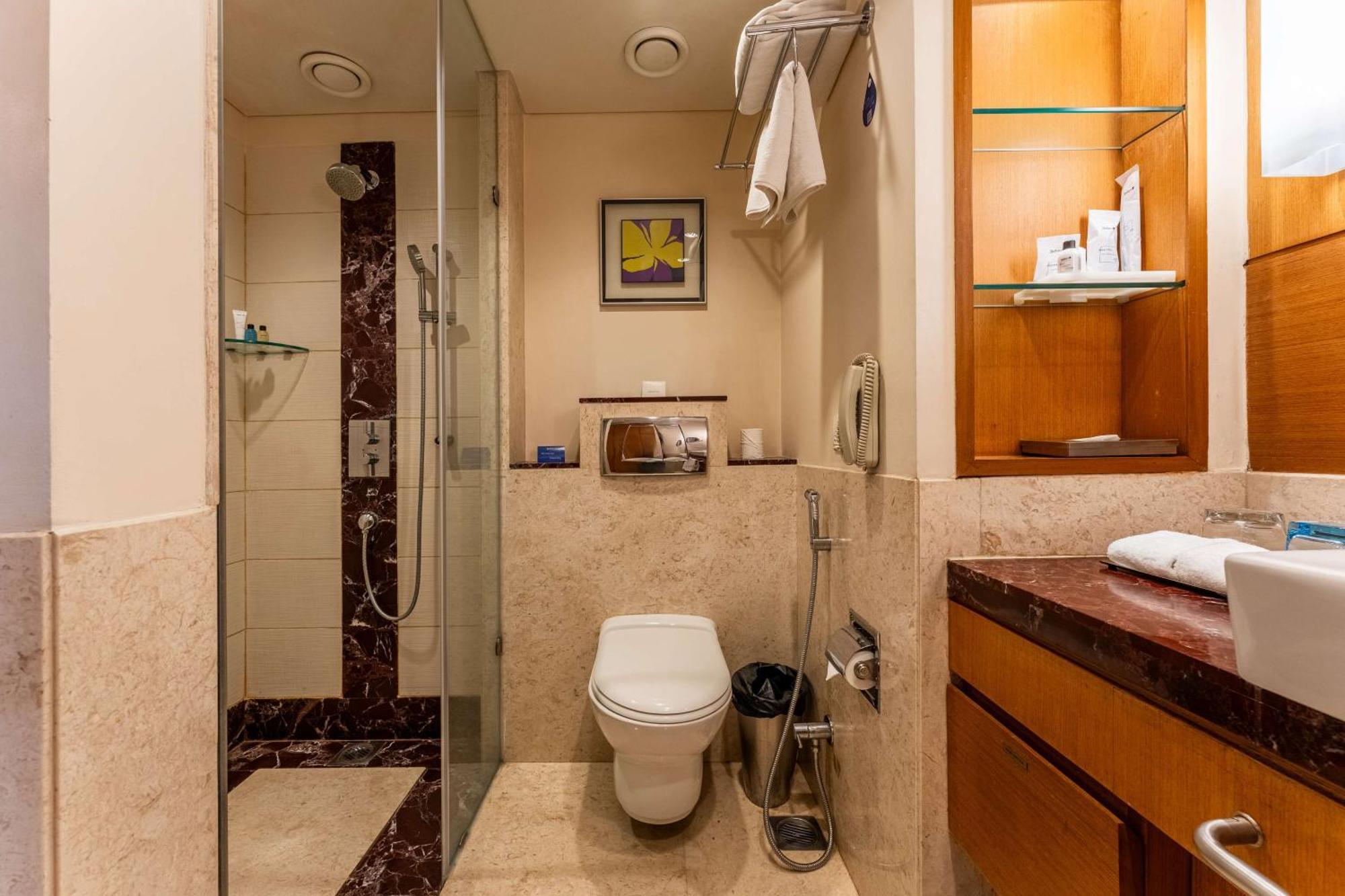 Deluxe Double or Twin Room of Food & Soft Beverages Hotel Credit of INR 1000 on Food Soft Beverages Restaurants only