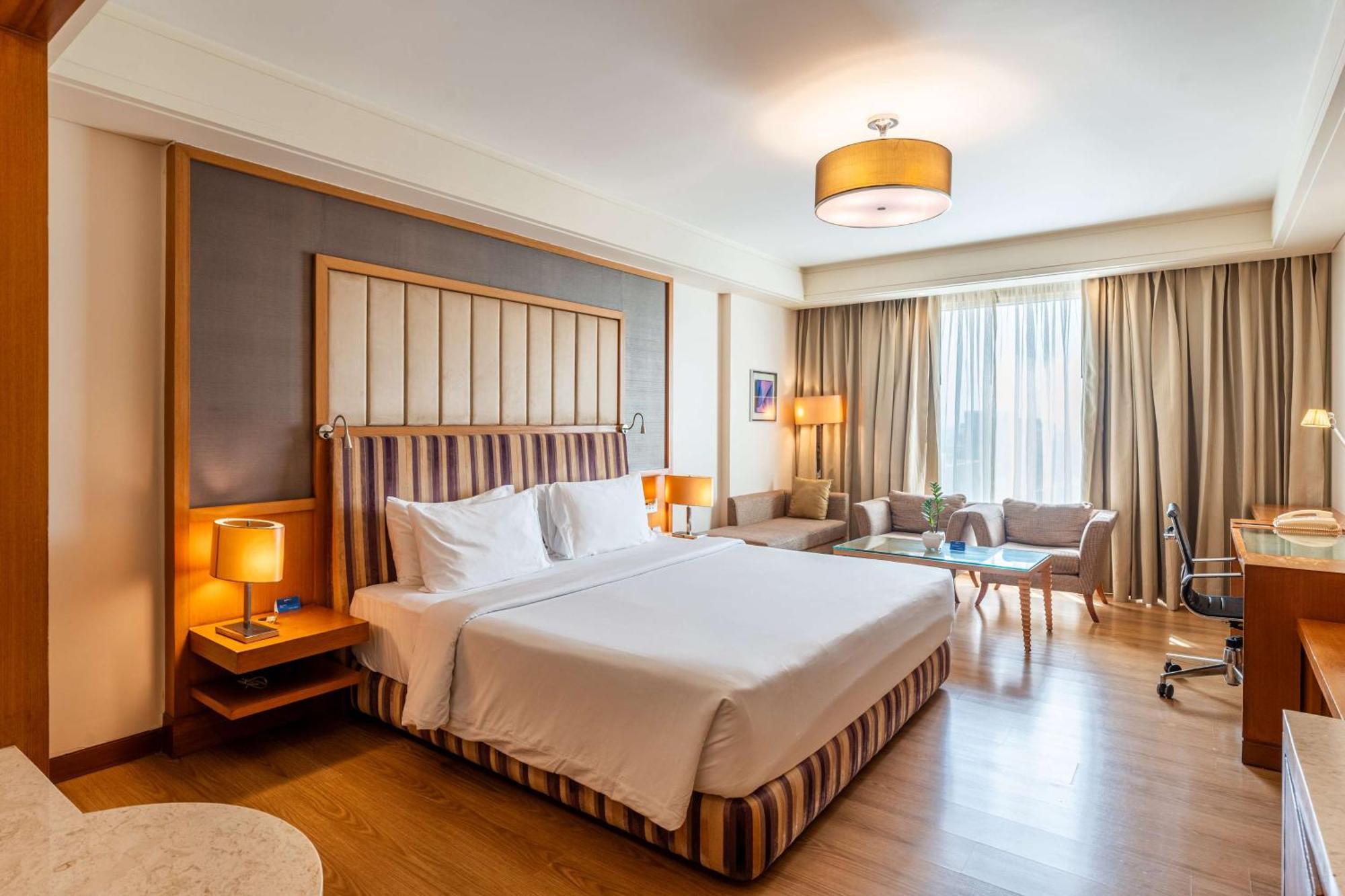 Deluxe Double or Twin Room of Food & Soft Beverages Hotel Credit of INR 1000 on Food Soft Beverages Restaurants only