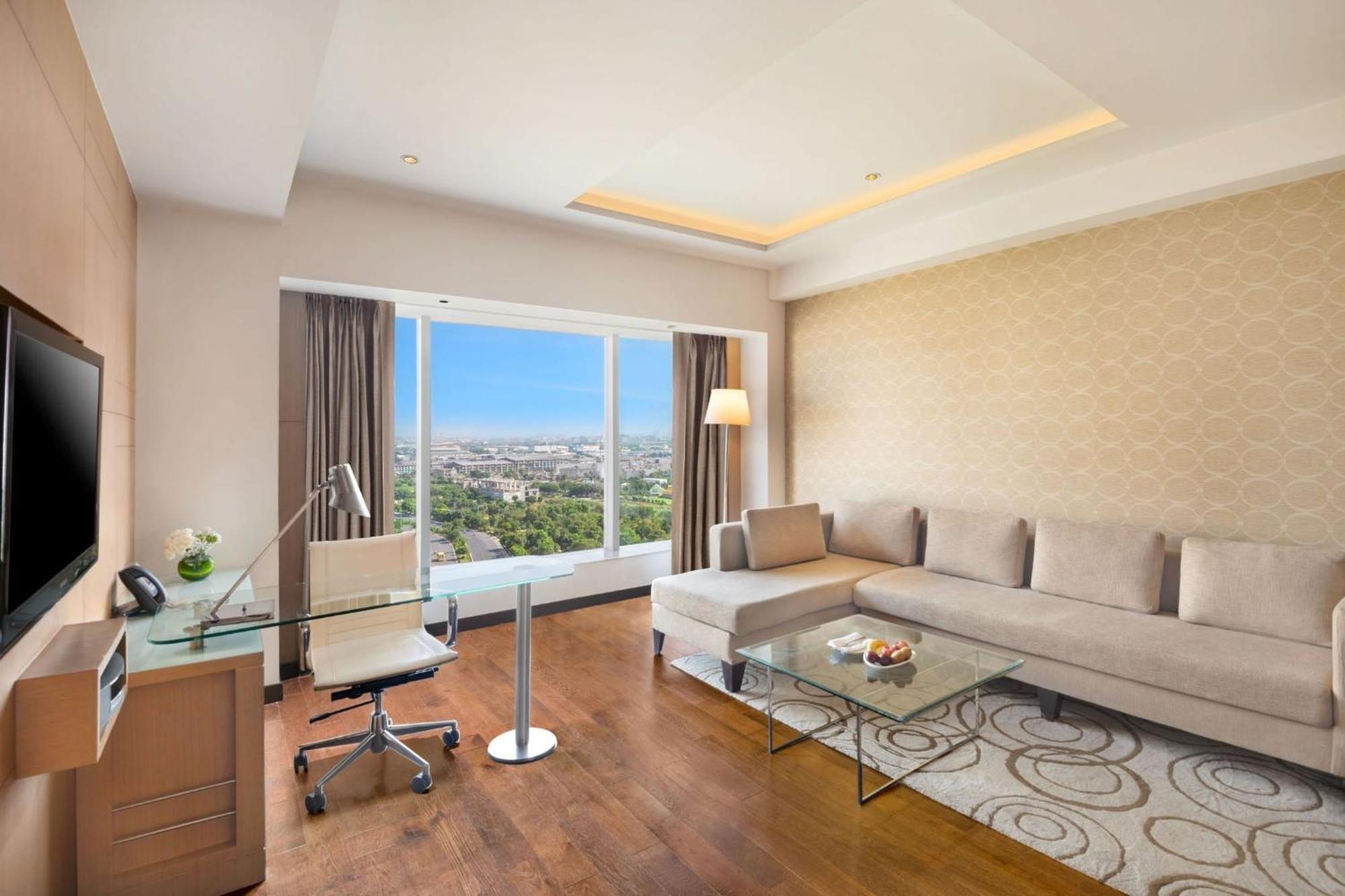 One-Bedroom King Suite - Non-Smoking