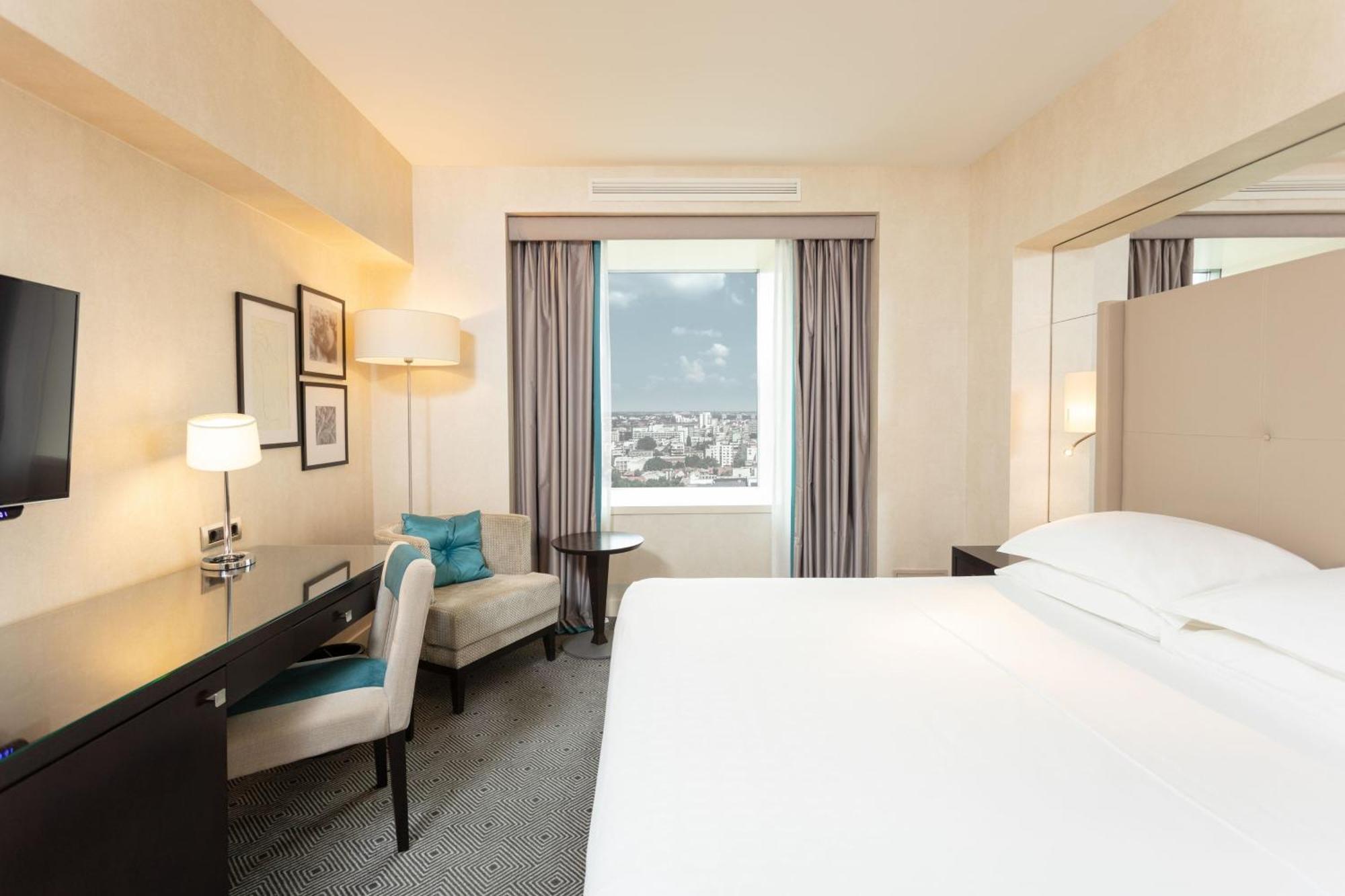 Premium, Guest room, 1 King, City view,1619756777:JPEG