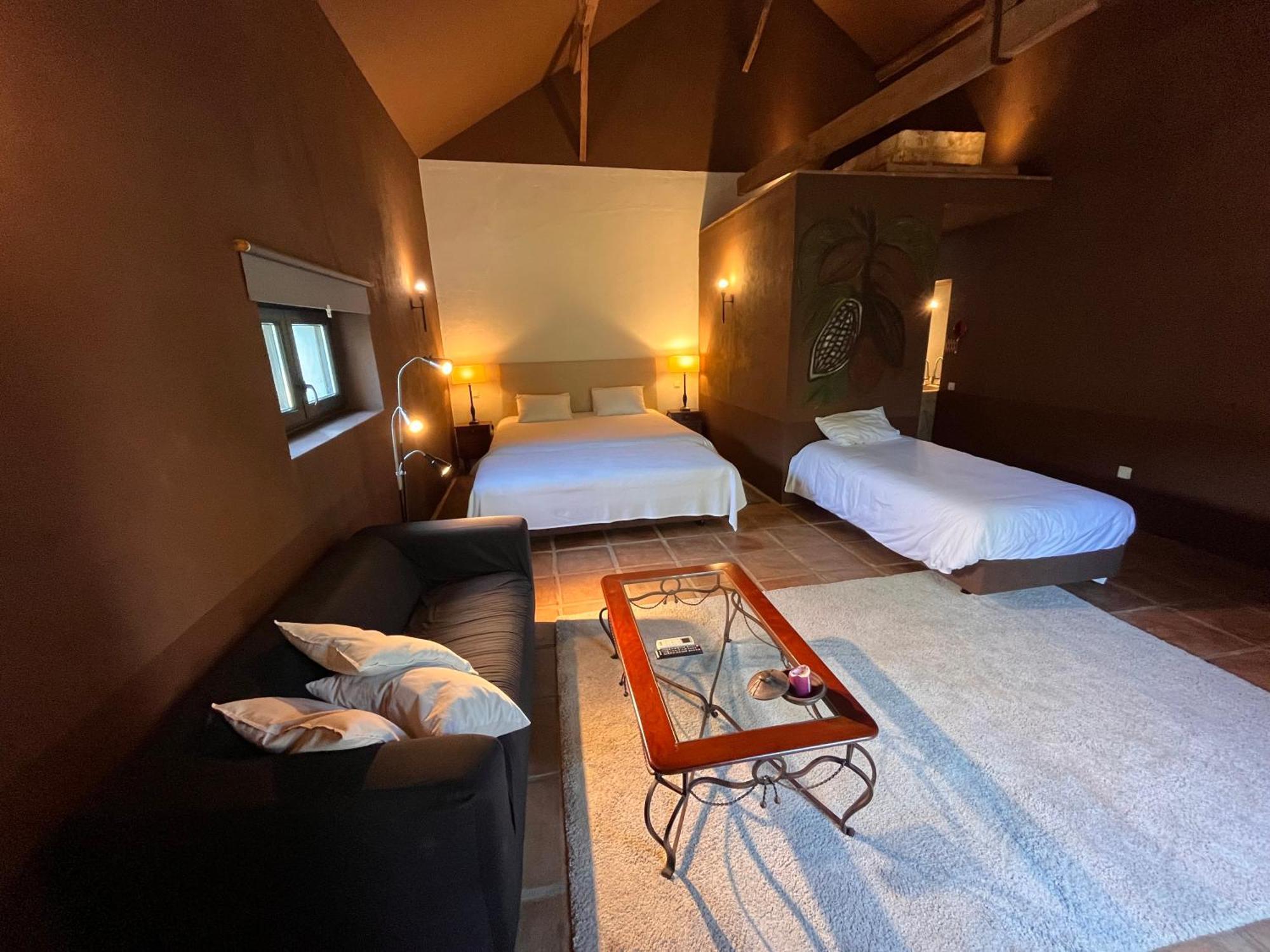 Pool Suite
