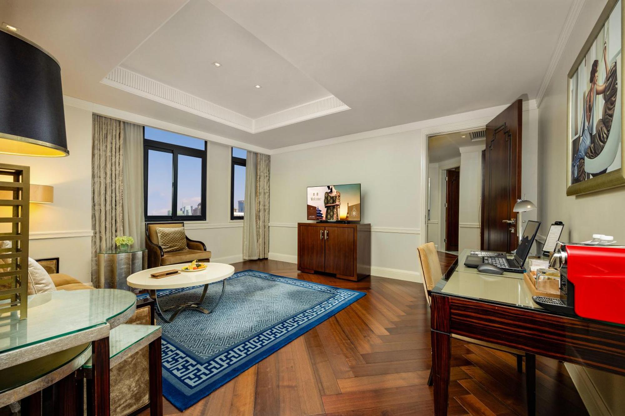 Ultra Sassy Double Suite